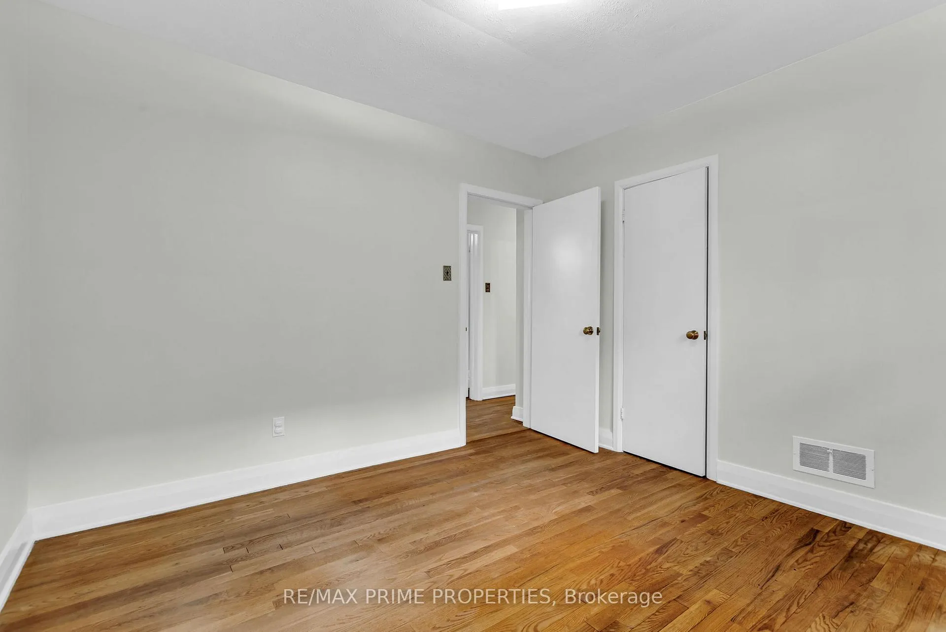 Photo 12 of 332 Acton Street, Ottawa, Riverview Park — HOMEH