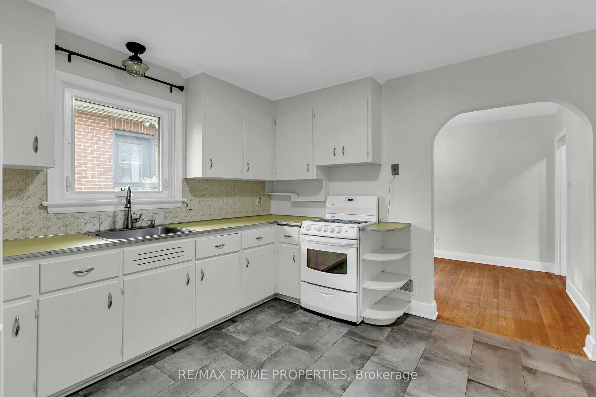 Photo 18 of 332 Acton Street, Ottawa, Riverview Park — HOMEH