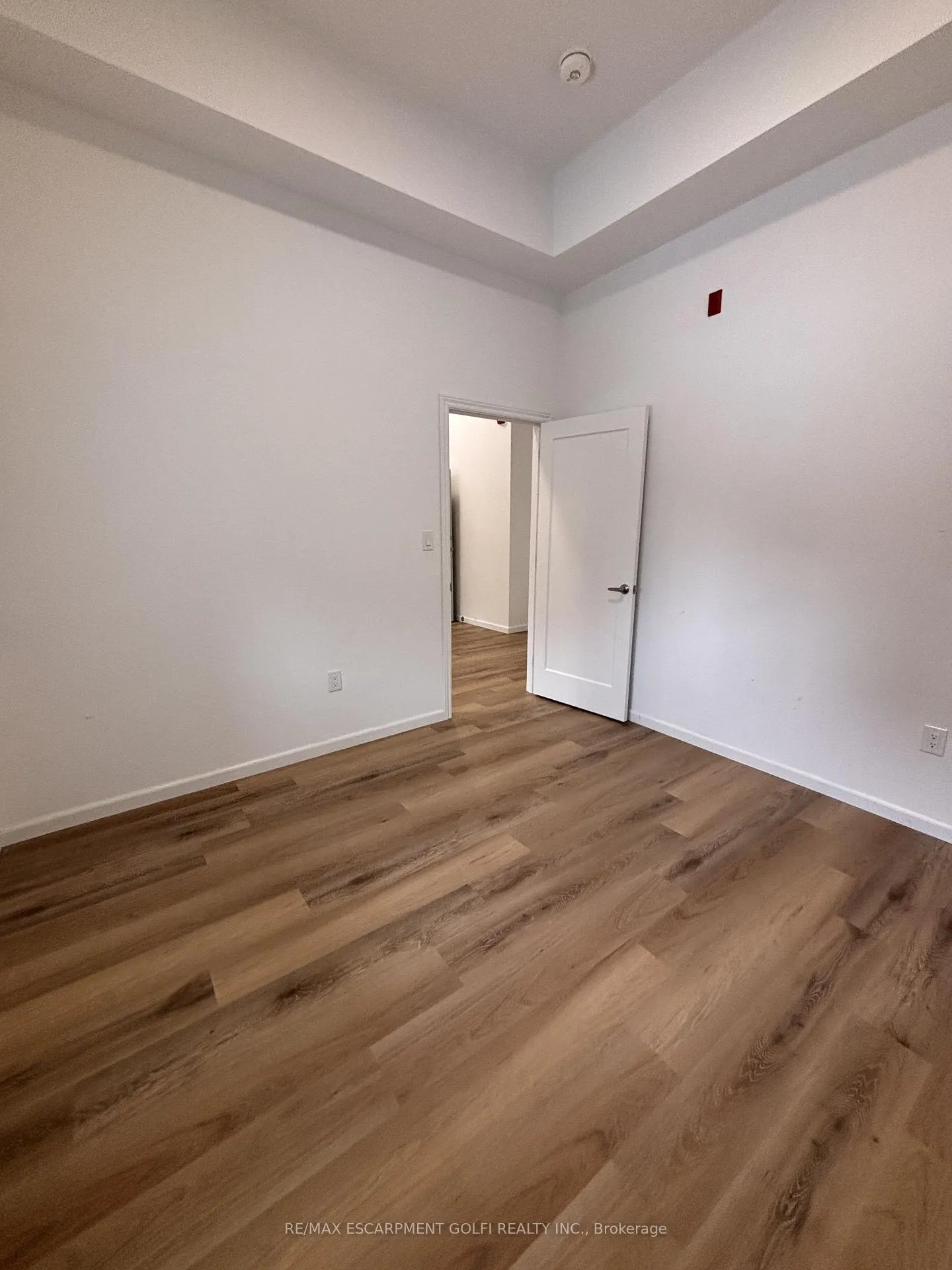 Photo 4 of Unit 106, 244 King Street, Welland, Welland Downtown — HOMEH