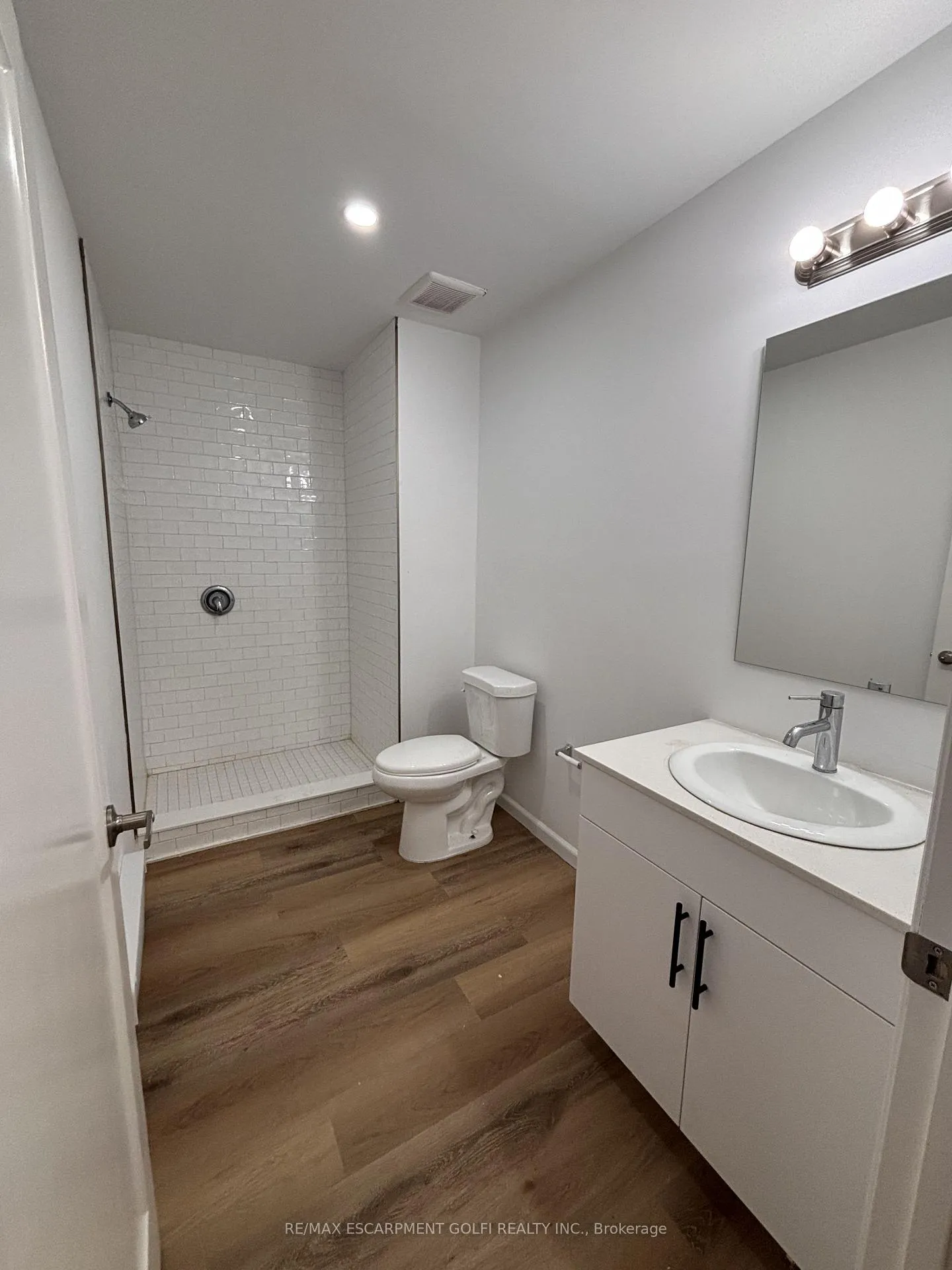 Photo 6 of Unit 106, 244 King Street, Welland, Welland Downtown — HOMEH