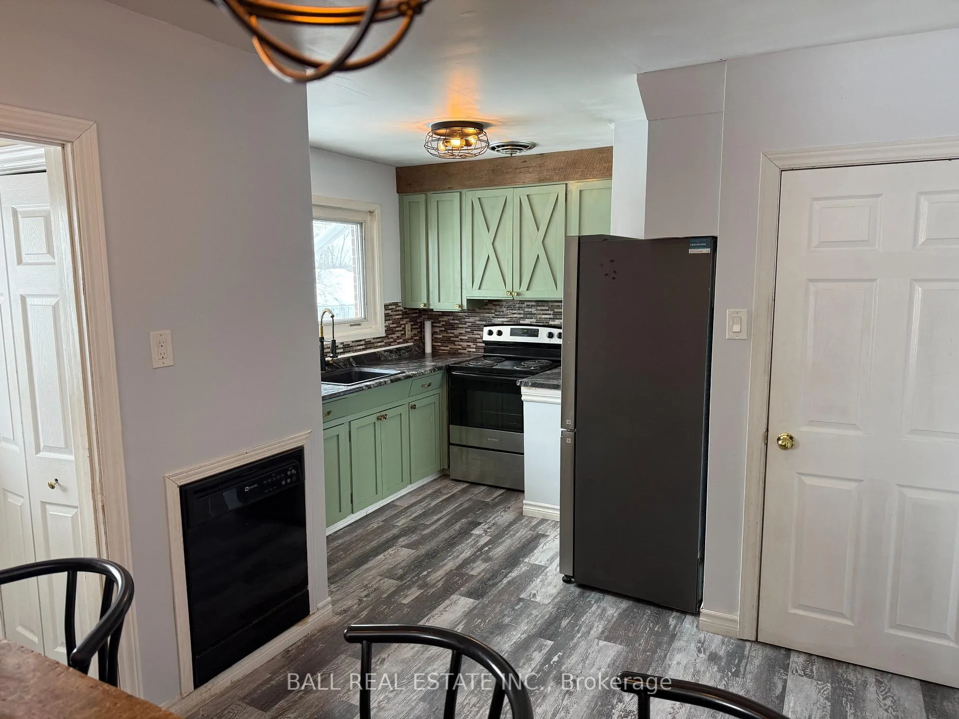 Photo 3 of 468 Bellevue Street, Peterborough, Northcrest Ward 5 — HOMEH