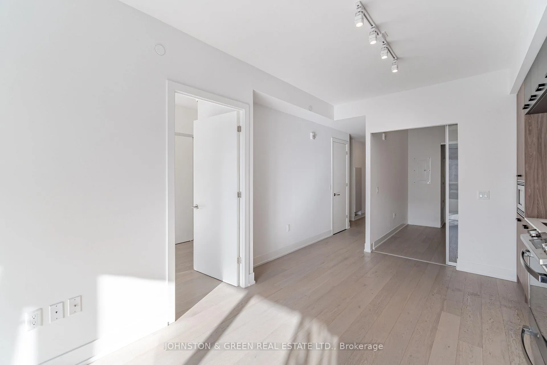 Photo 7 of Unit 411, 1331 Queen Street E, Toronto, Greenwood-Coxwell — HOMEH