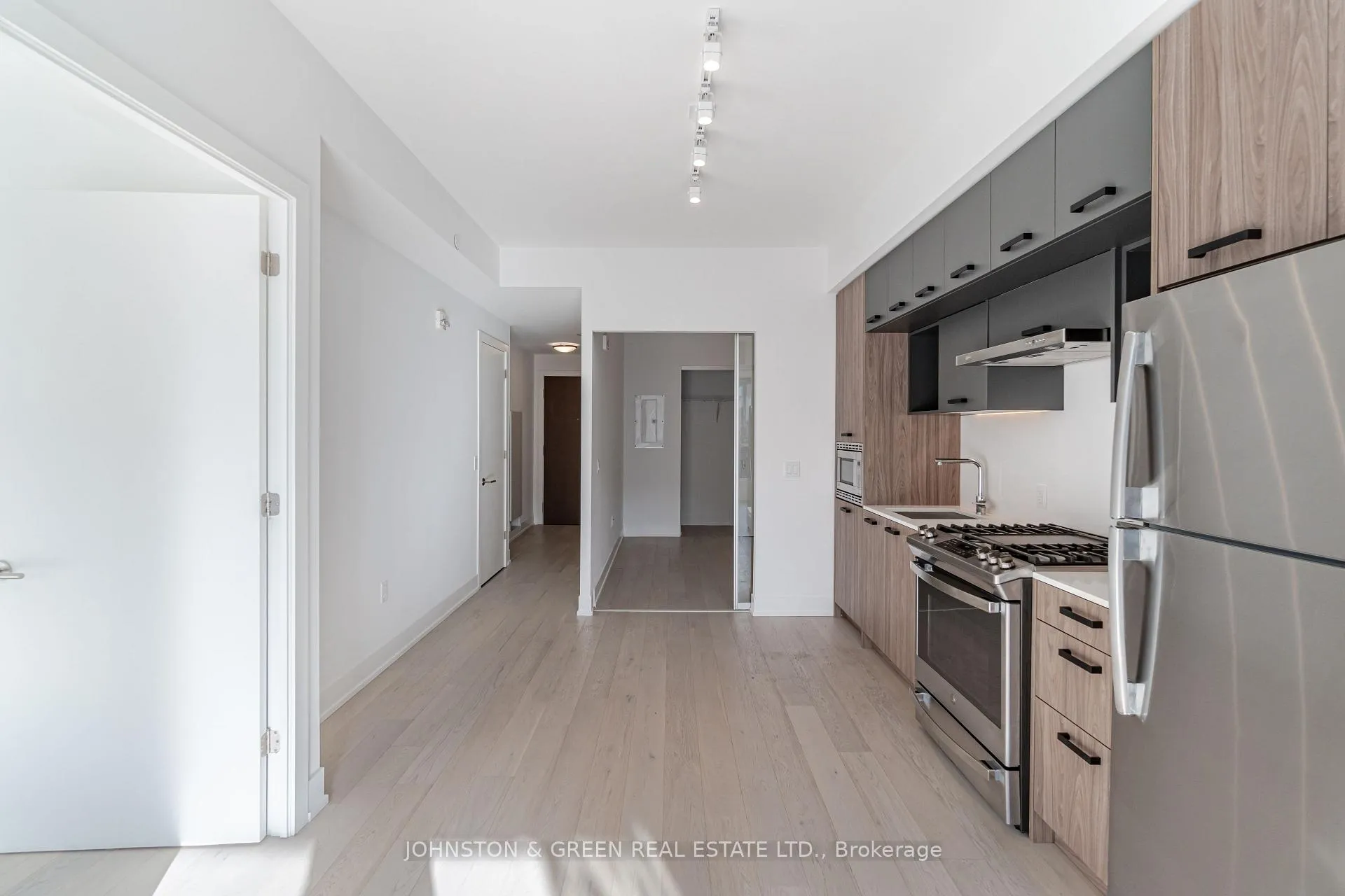 Photo 9 of Unit 411, 1331 Queen Street E, Toronto, Greenwood-Coxwell — HOMEH