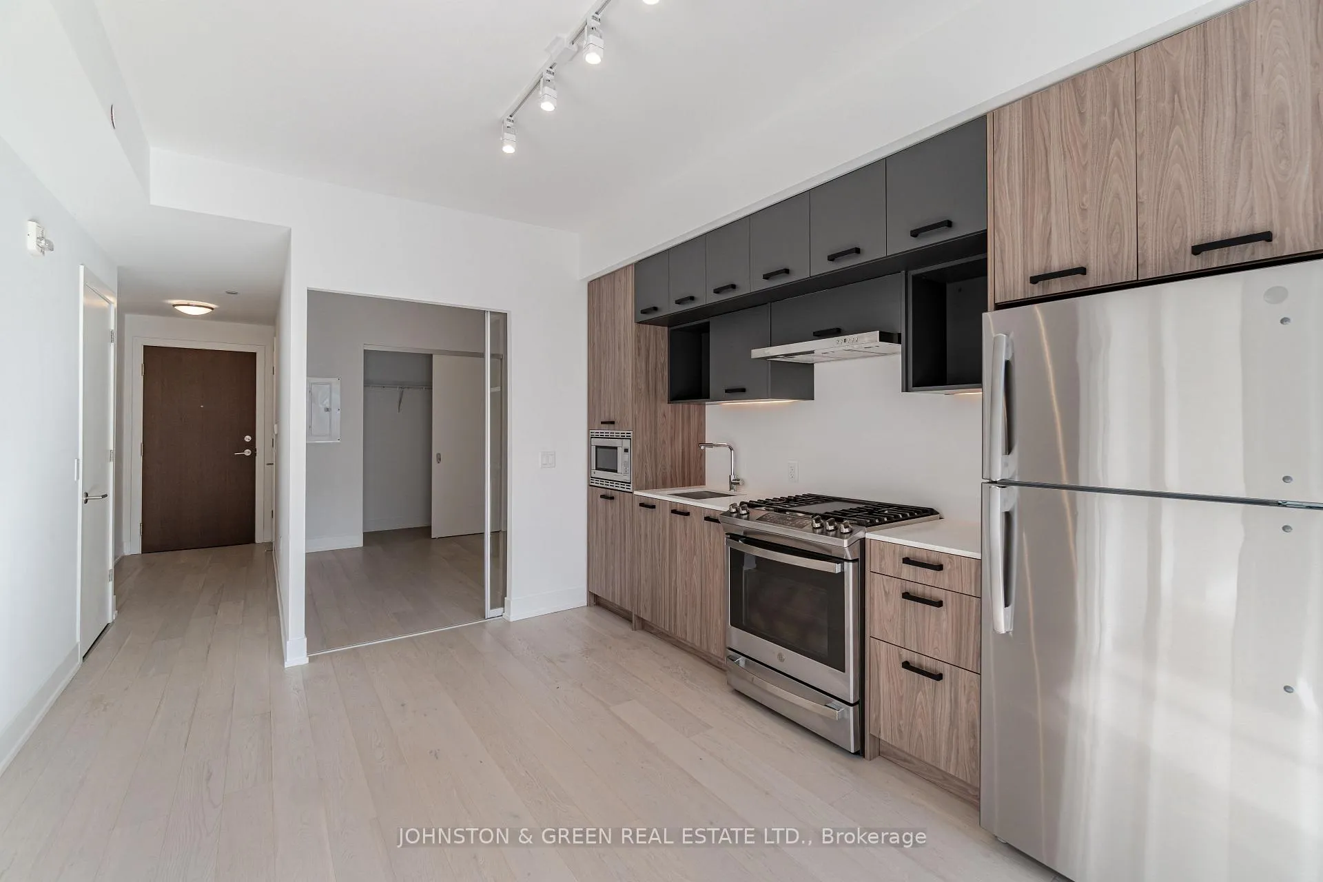 Photo 10 of Unit 411, 1331 Queen Street E, Toronto, Greenwood-Coxwell — HOMEH