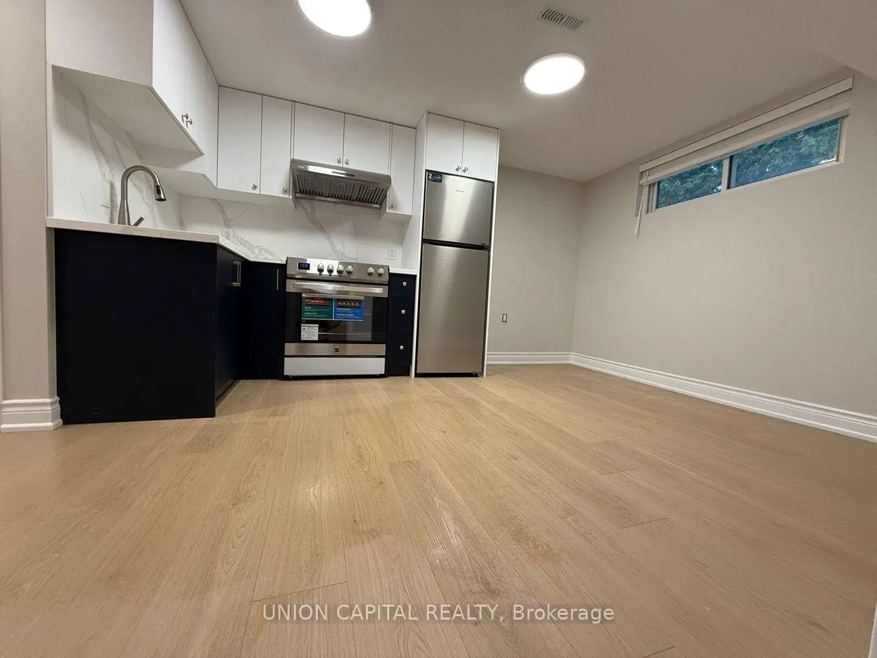 Photo 5 of Unit B, 117 Sherwood Forest Drive, Markham, Bullock — HOMEH