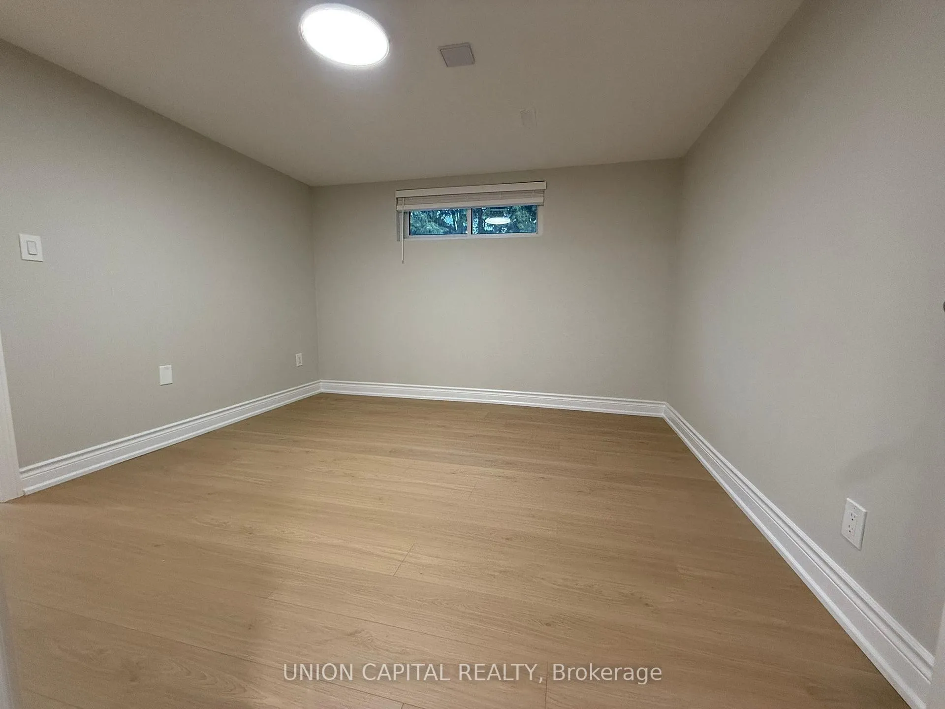 Photo 7 of Unit B, 117 Sherwood Forest Drive, Markham, Bullock — HOMEH