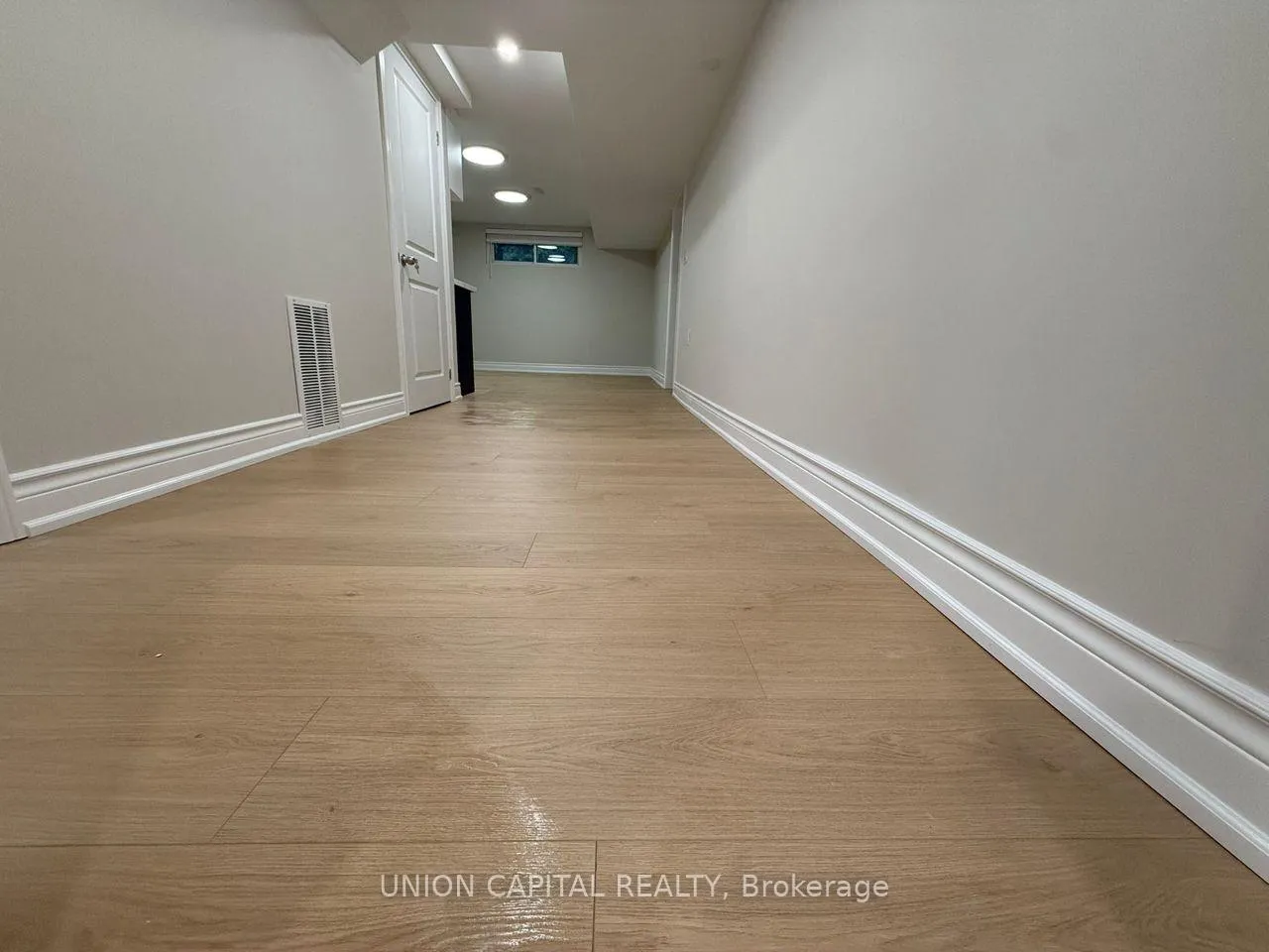 Photo 8 of Unit B, 117 Sherwood Forest Drive, Markham, Bullock — HOMEH