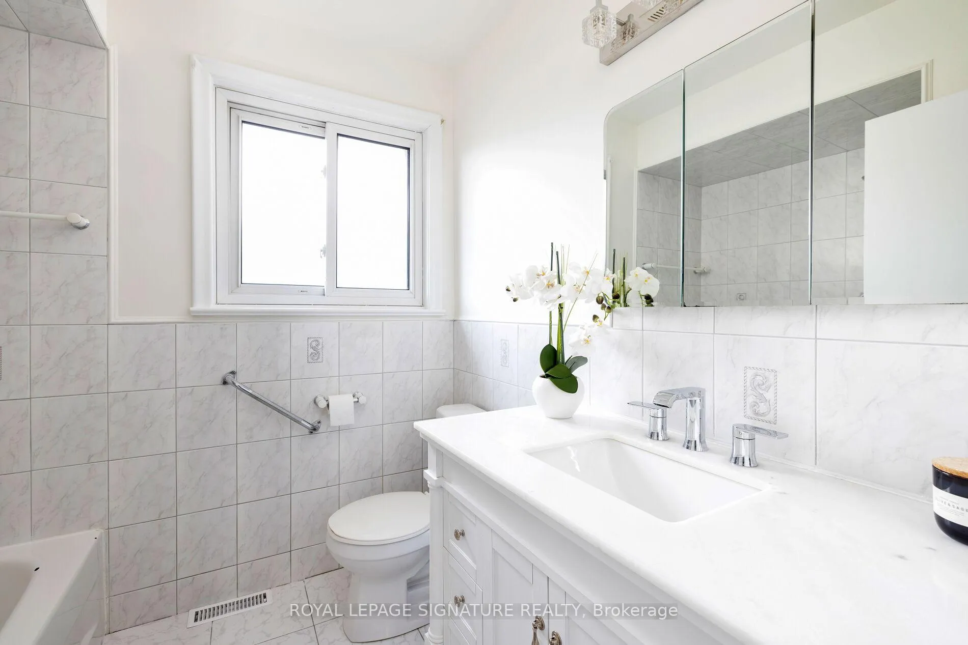 Photo 10 of Unit Main, 26 Paragon Road, Etobicoke, Kingsview Village-The Westway — HOMEH