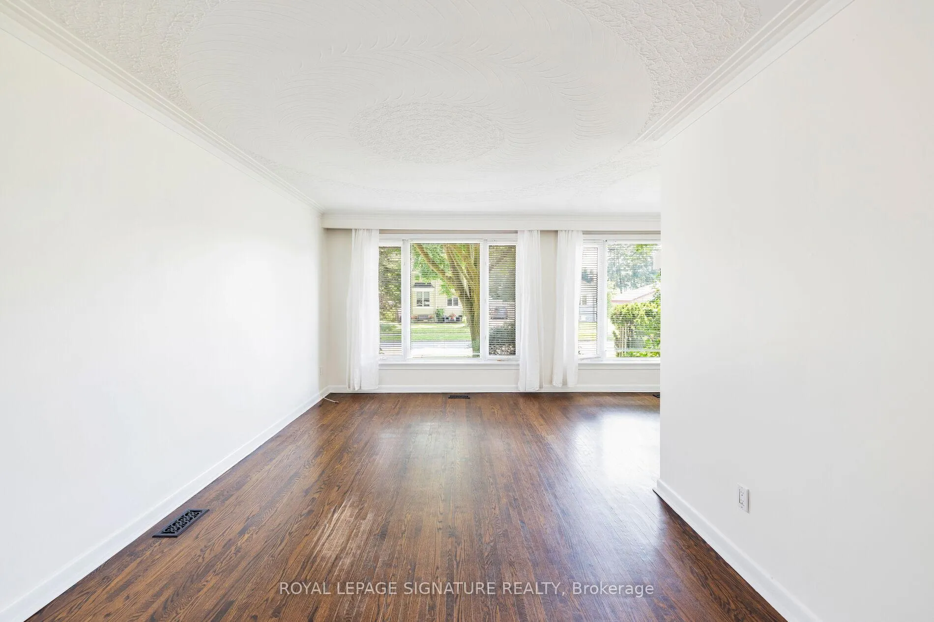Photo 25 of Unit Main, 26 Paragon Road, Etobicoke, Kingsview Village-The Westway — HOMEH