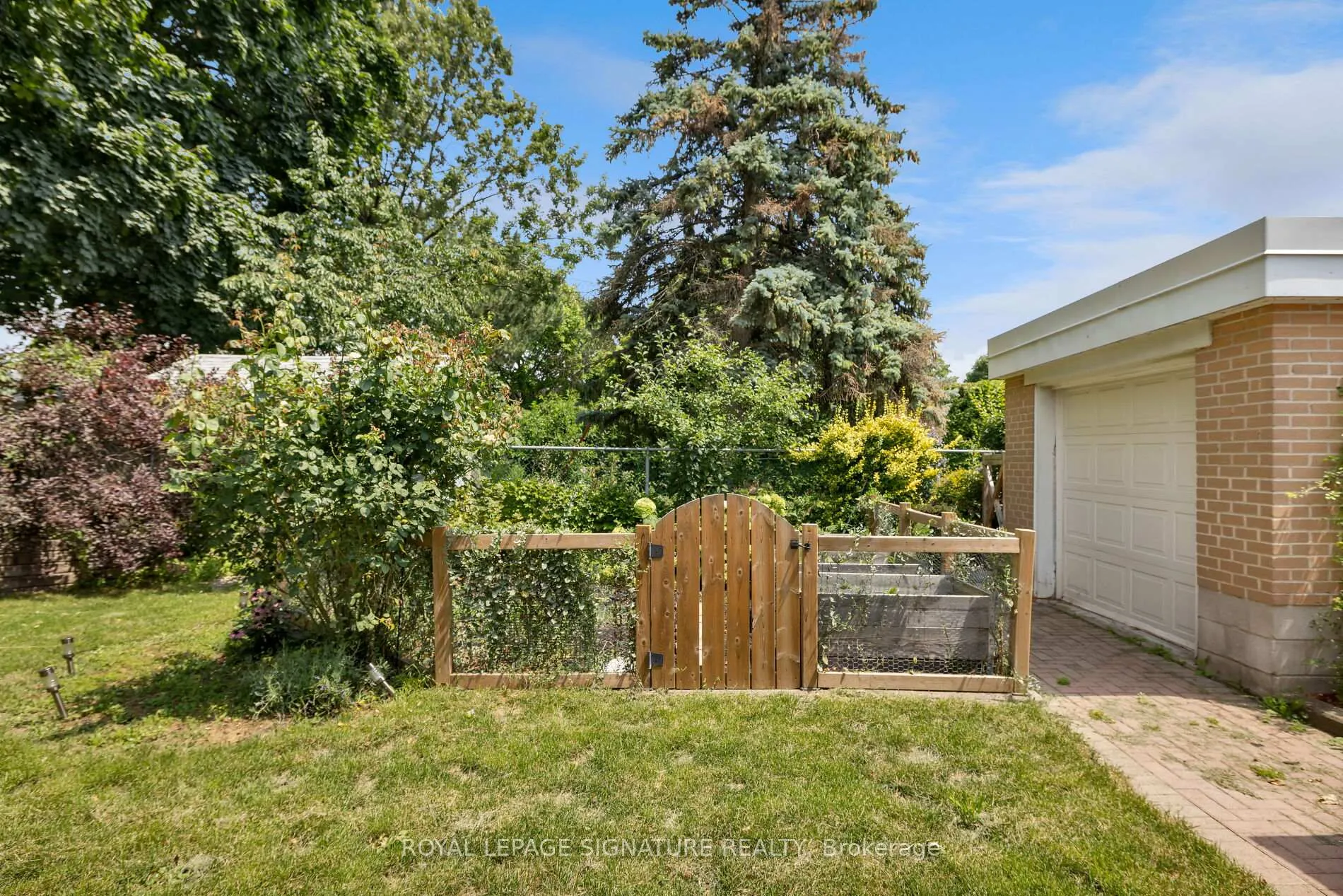 Photo 30 of Unit Main, 26 Paragon Road, Etobicoke, Kingsview Village-The Westway — HOMEH