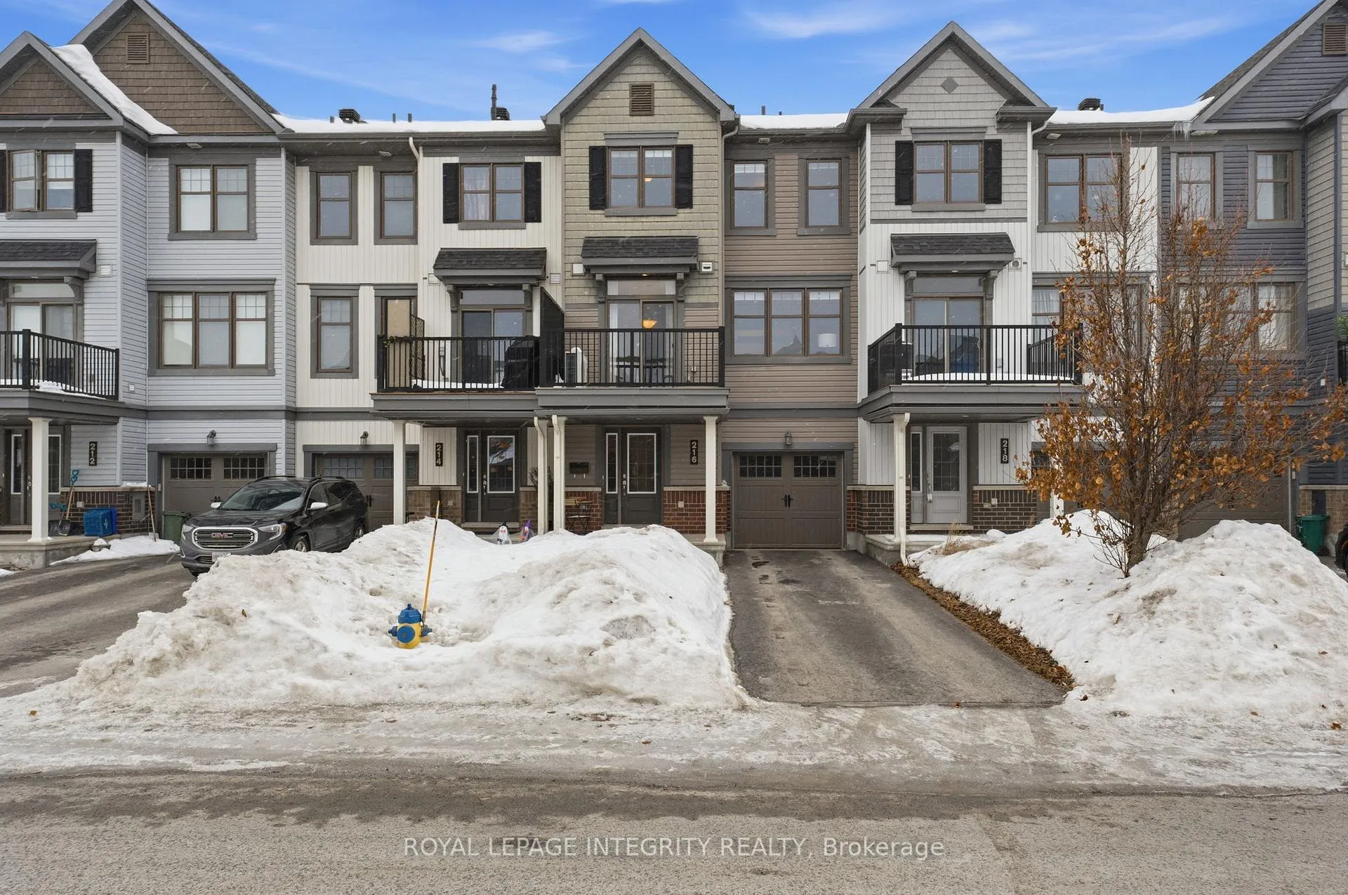 Front of 216 Halyard Way