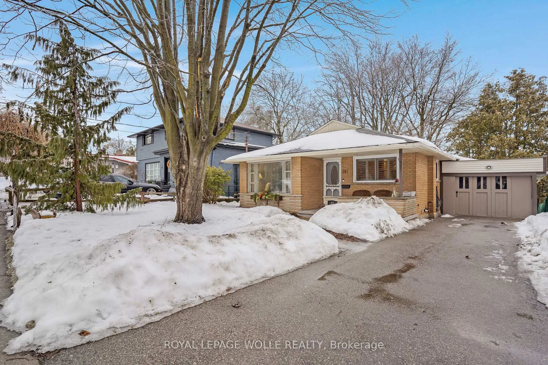 Photo 2 of 14 Hearth Crescent, Kitchener — HOMEH