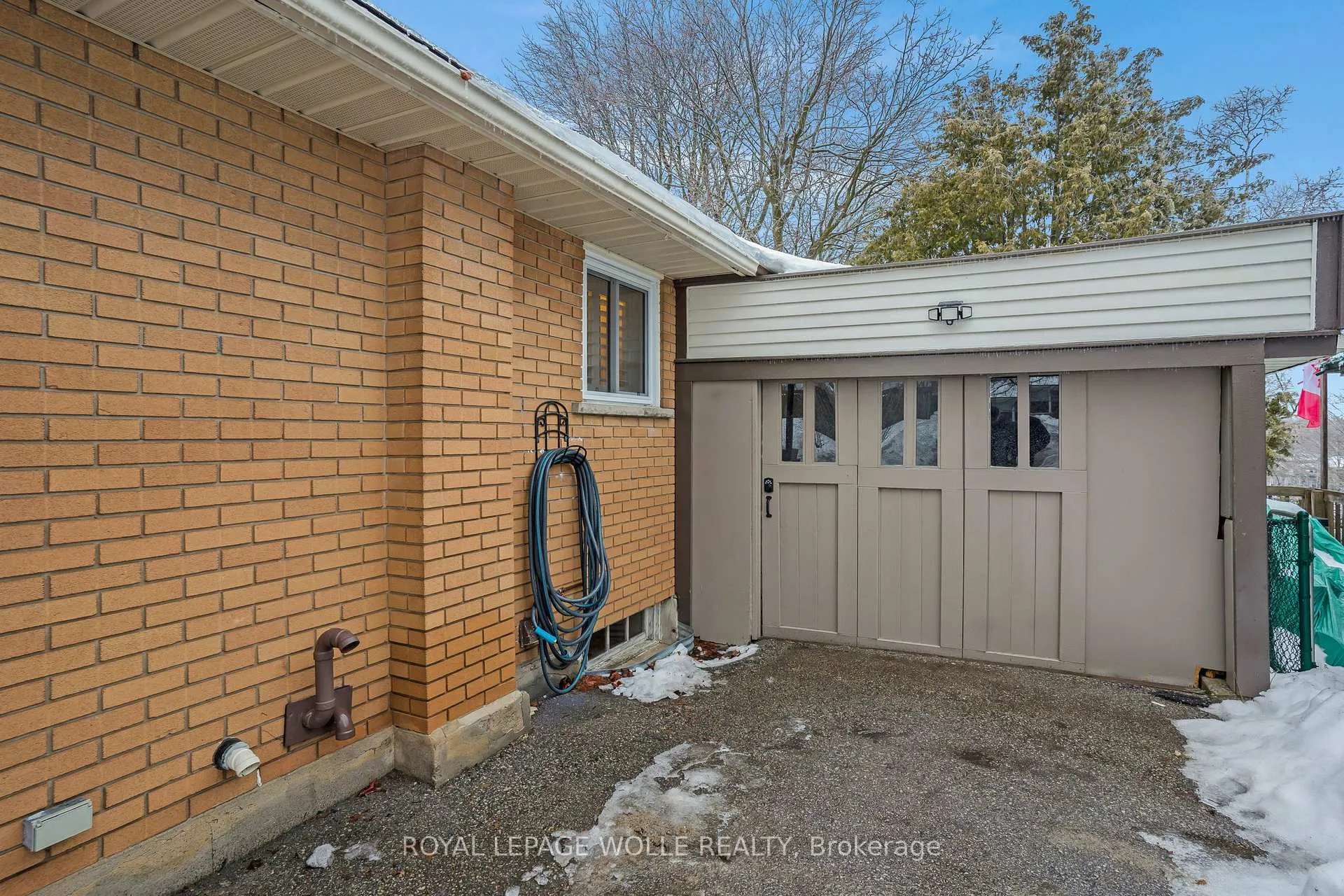 Photo 3 of 14 Hearth Crescent, Kitchener — HOMEH