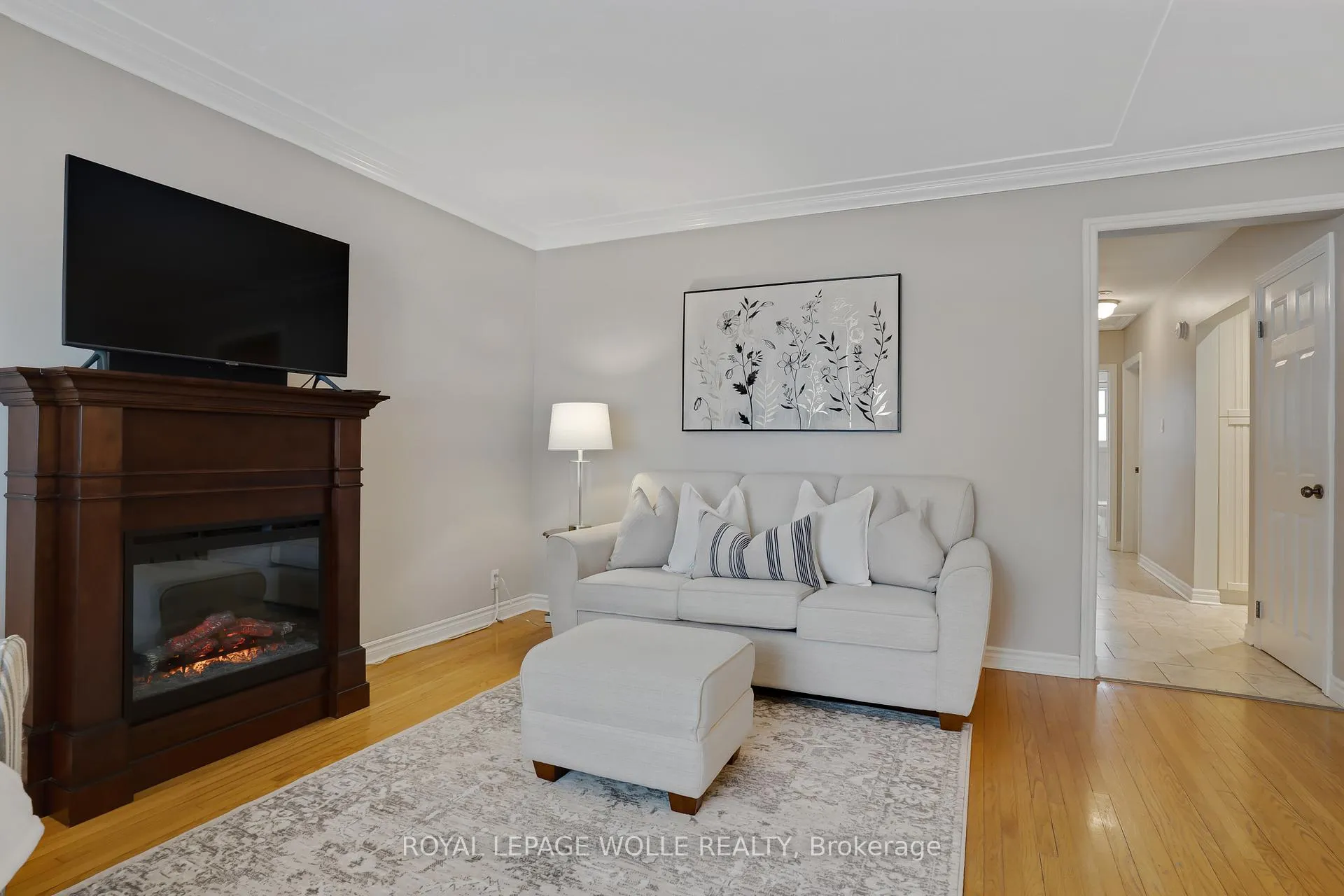 Photo 8 of 14 Hearth Crescent, Kitchener — HOMEH