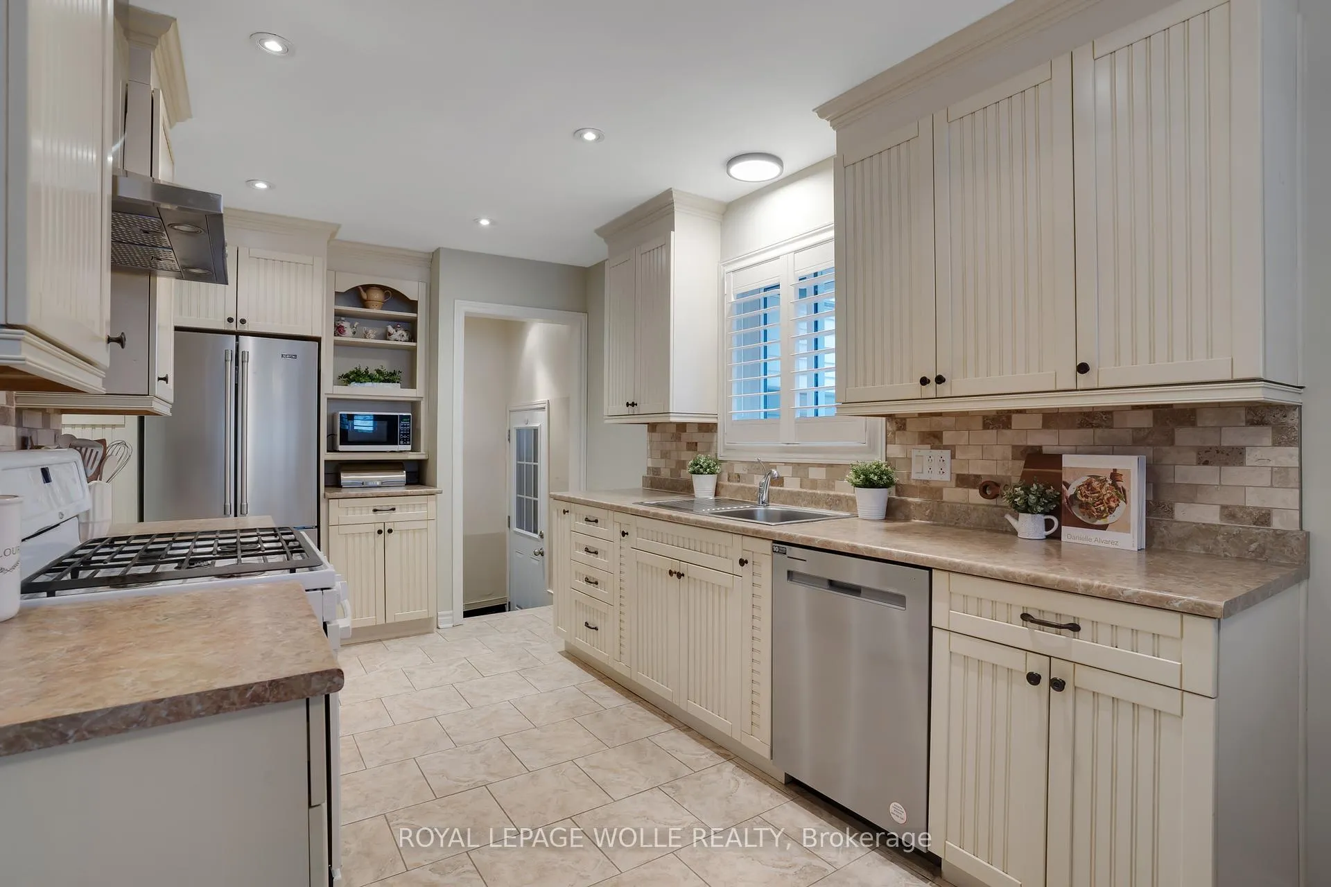 Photo 13 of 14 Hearth Crescent, Kitchener — HOMEH