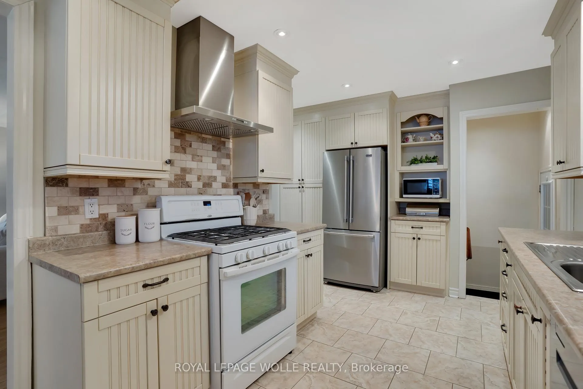 Photo 15 of 14 Hearth Crescent, Kitchener — HOMEH