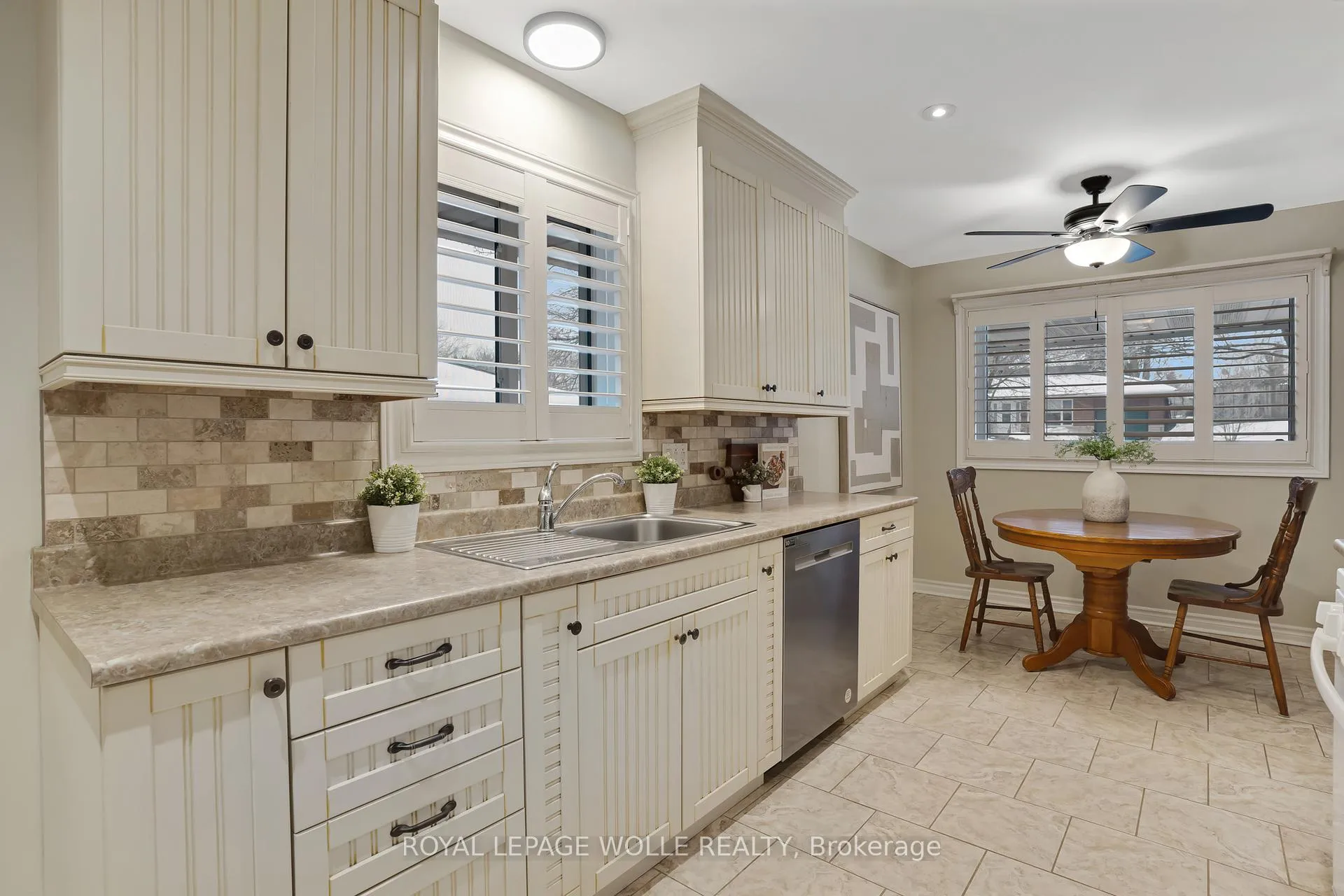Photo 16 of 14 Hearth Crescent, Kitchener — HOMEH