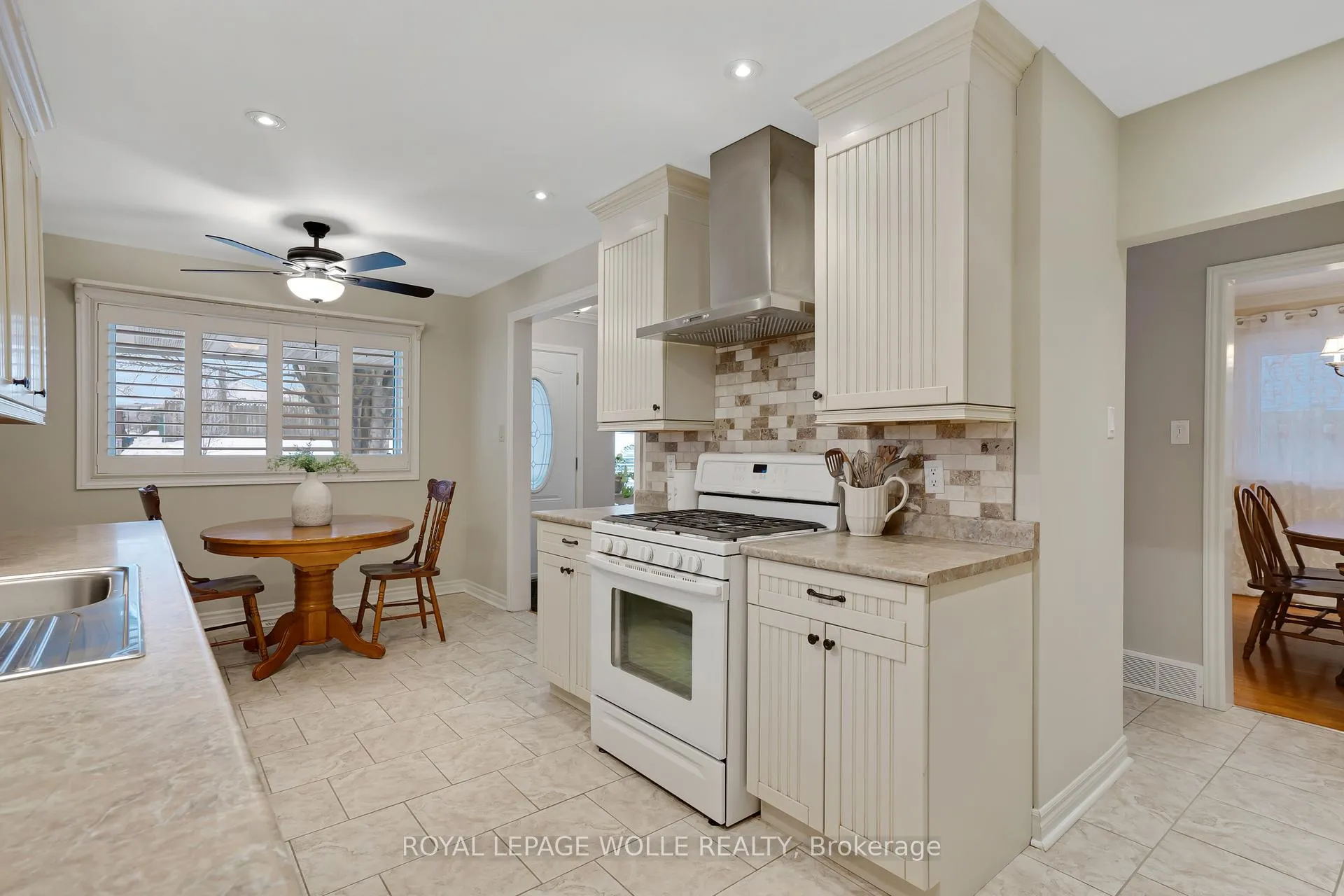 Photo 17 of 14 Hearth Crescent, Kitchener — HOMEH