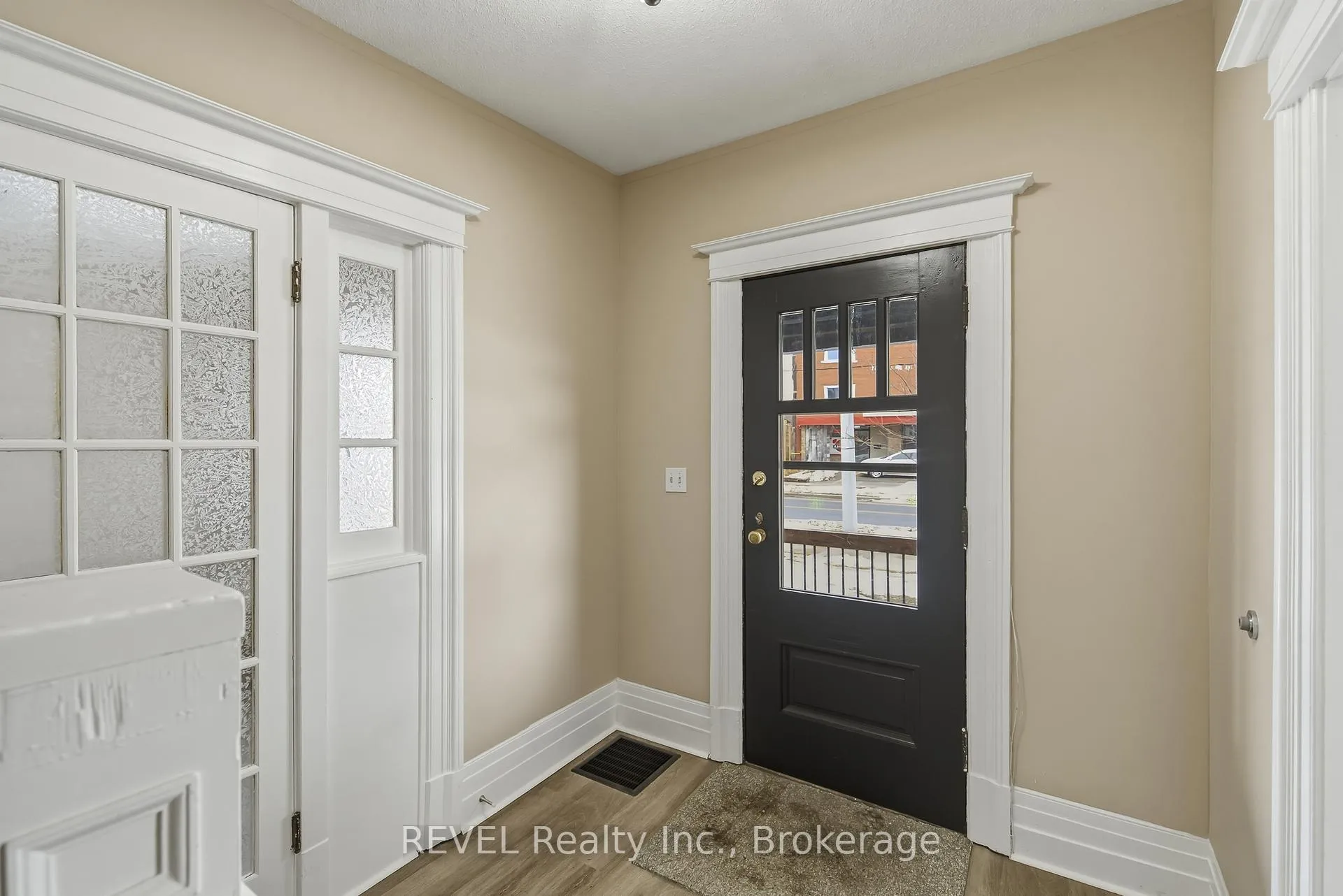 Photo 4 of 184 Queenston Street, St. Catharines, E. Chester — HOMEH
