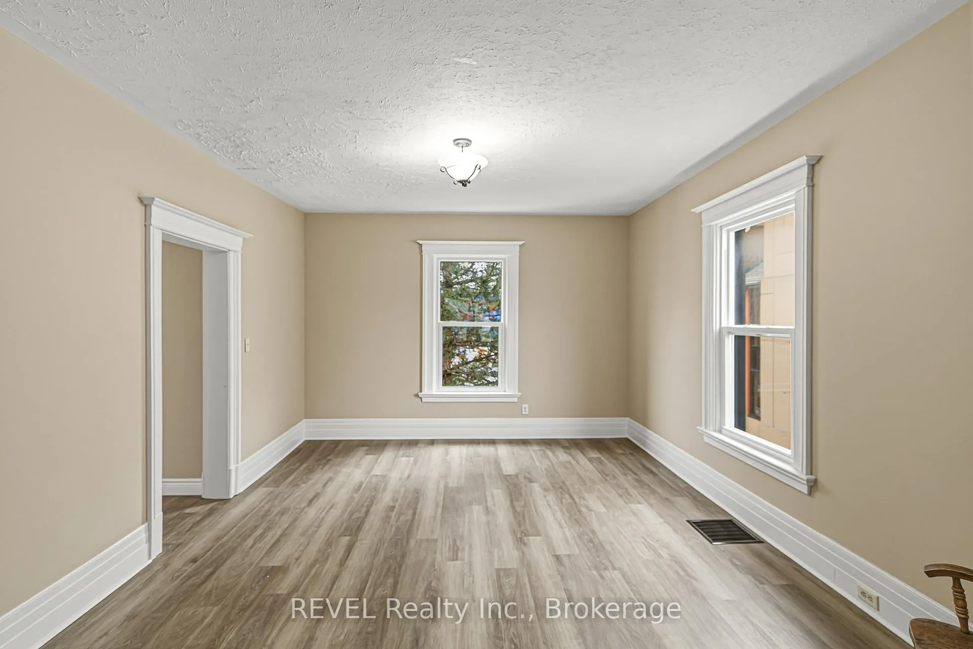 Photo 9 of 184 Queenston Street, St. Catharines, E. Chester — HOMEH