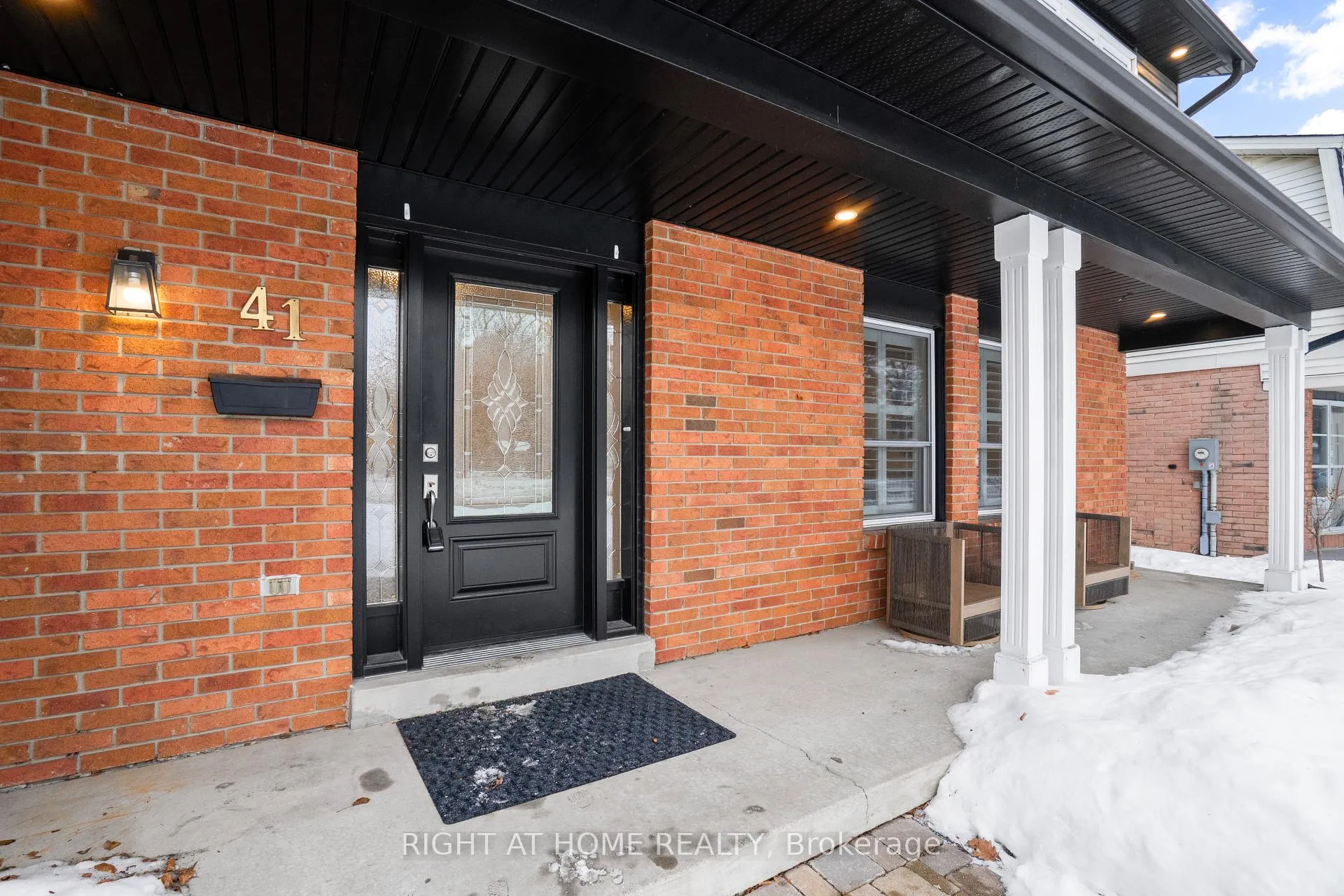 Photo 3 of 41 Amberly Boulevard, Hamilton, Ancaster — HOMEH