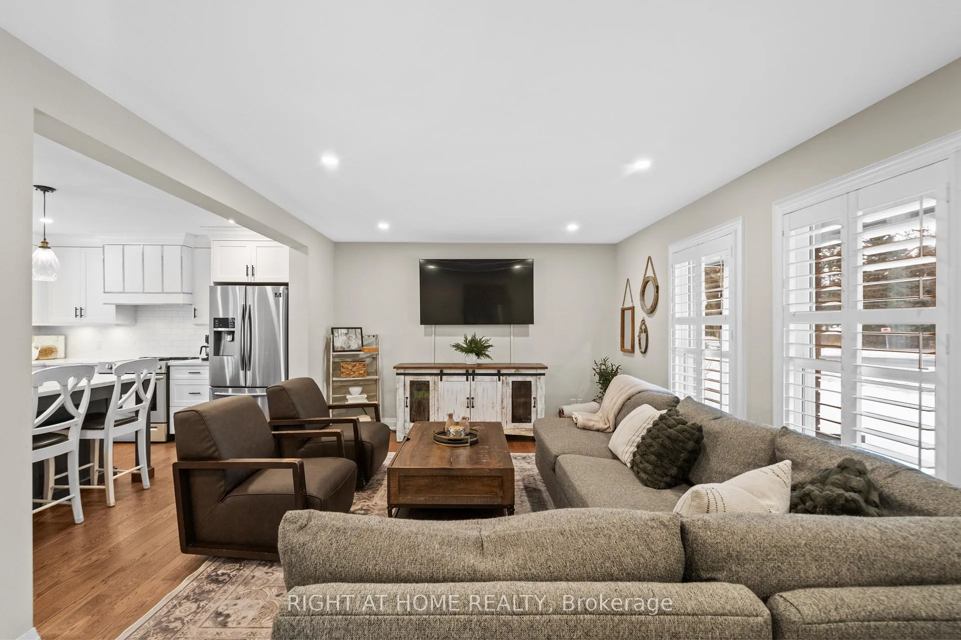 Photo 5 of 41 Amberly Boulevard, Hamilton, Ancaster — HOMEH