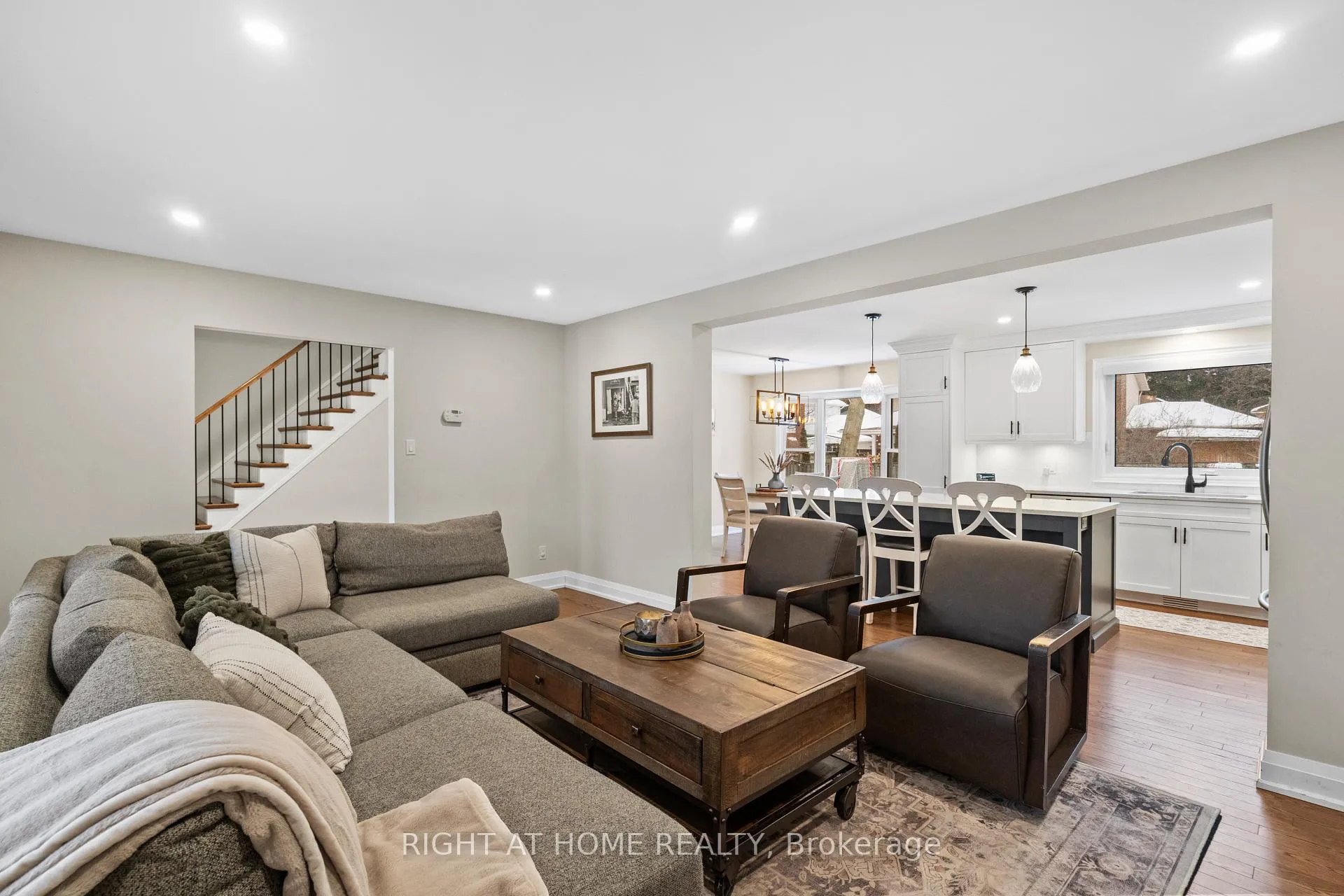 Photo 7 of 41 Amberly Boulevard, Hamilton, Ancaster — HOMEH