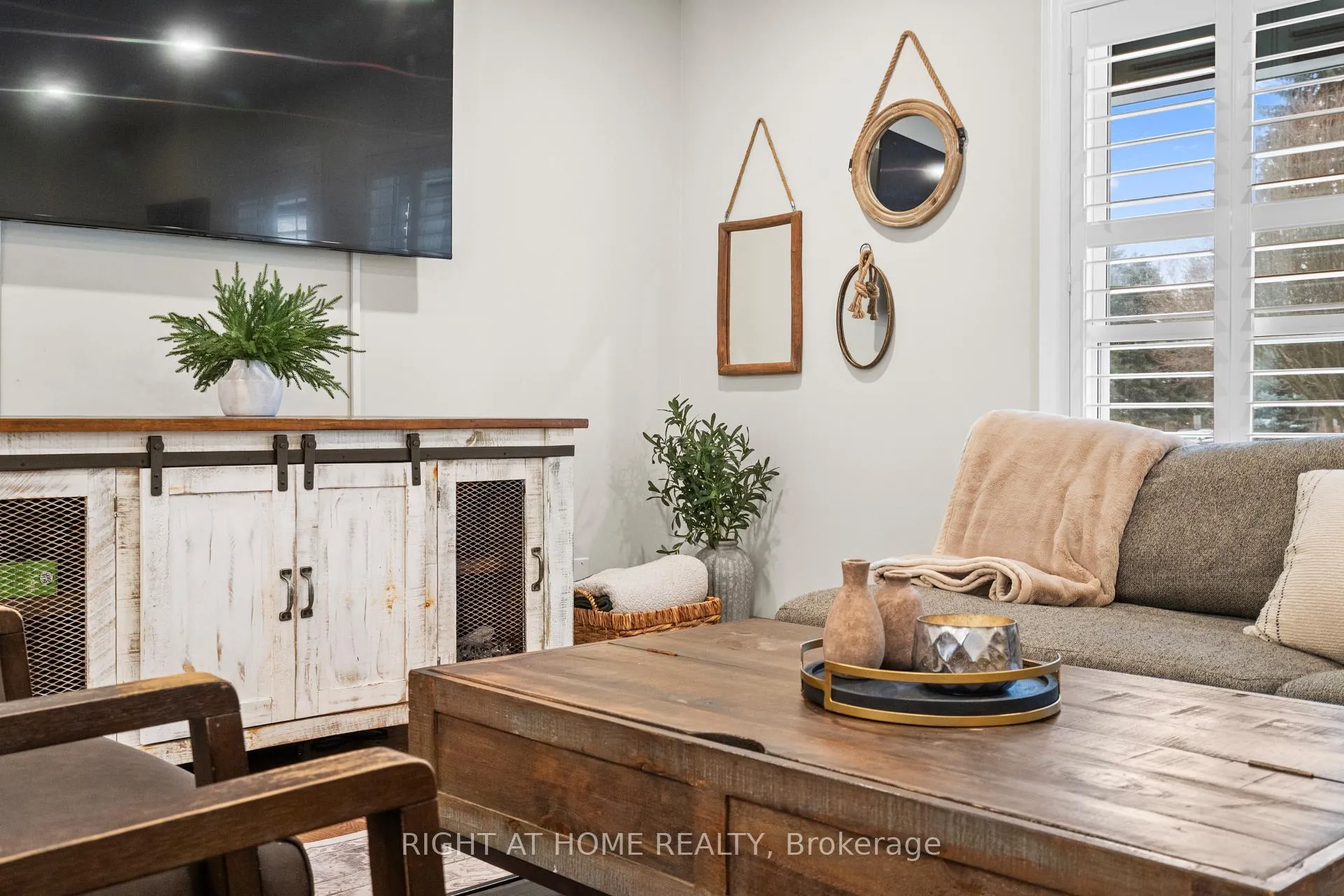 Photo 8 of 41 Amberly Boulevard, Hamilton, Ancaster — HOMEH