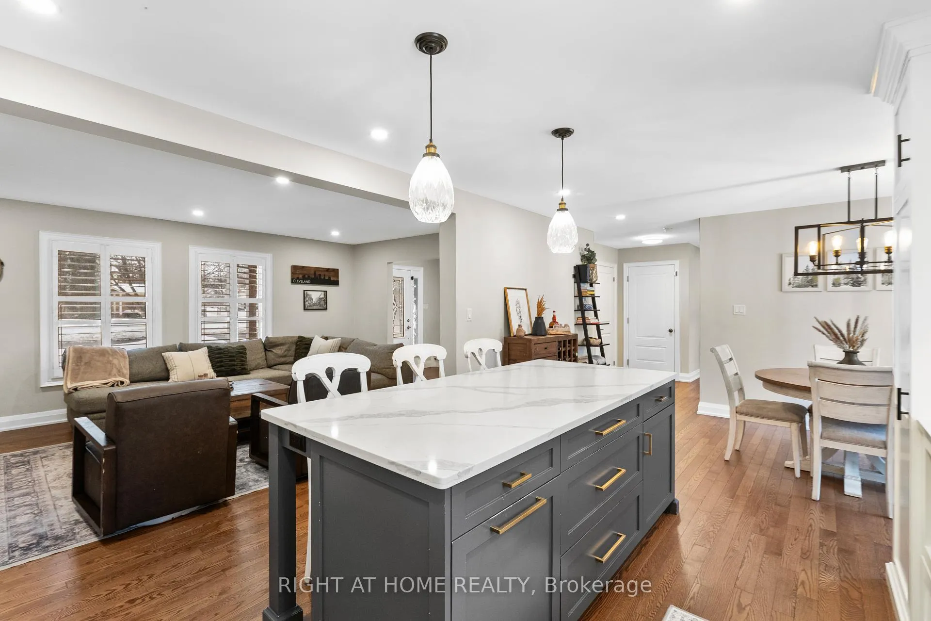 Photo 10 of 41 Amberly Boulevard, Hamilton, Ancaster — HOMEH