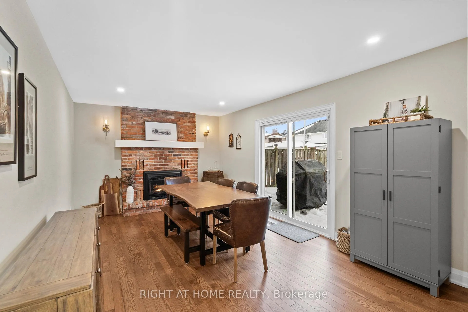 Photo 16 of 41 Amberly Boulevard, Hamilton, Ancaster — HOMEH