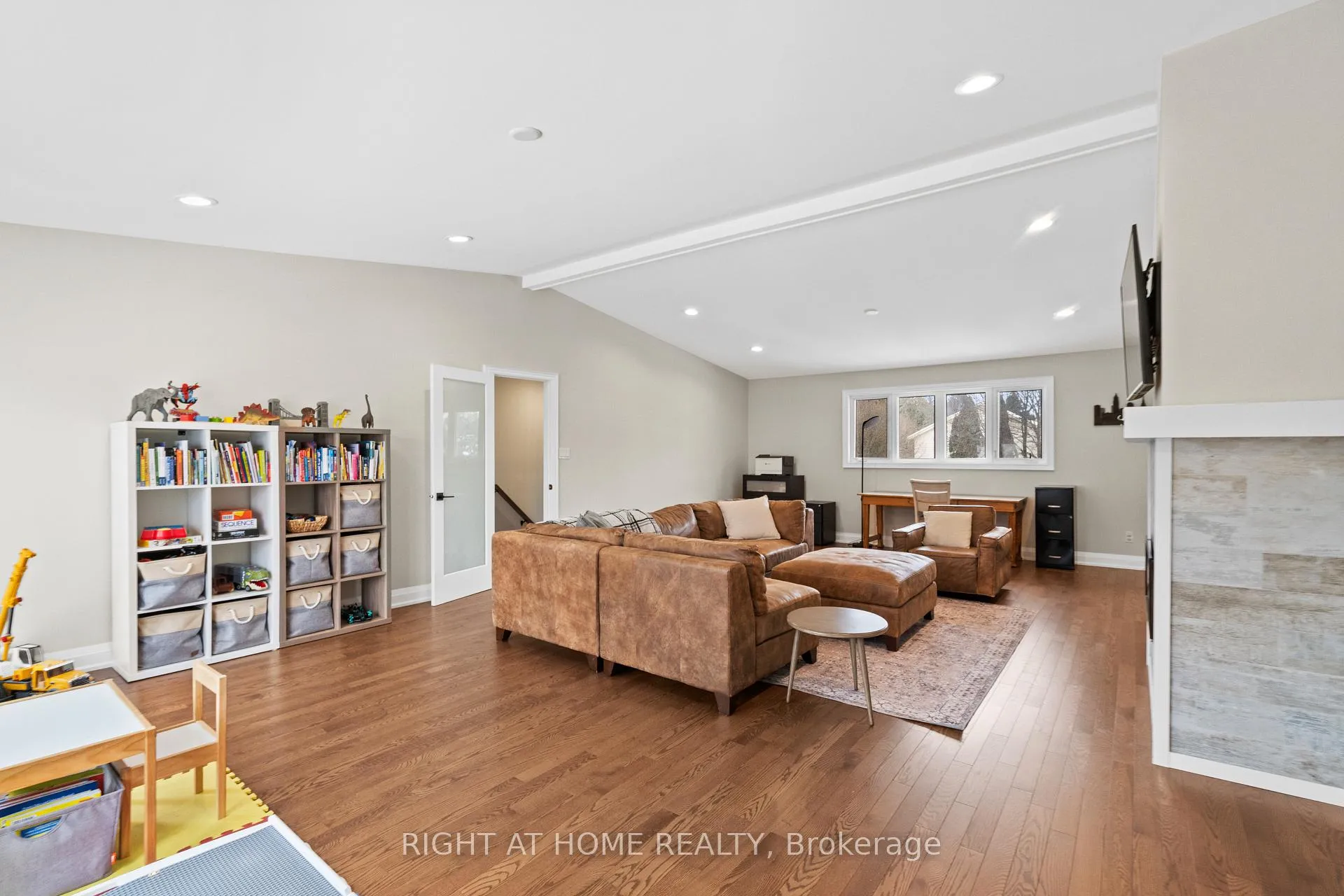 Photo 22 of 41 Amberly Boulevard, Hamilton, Ancaster — HOMEH