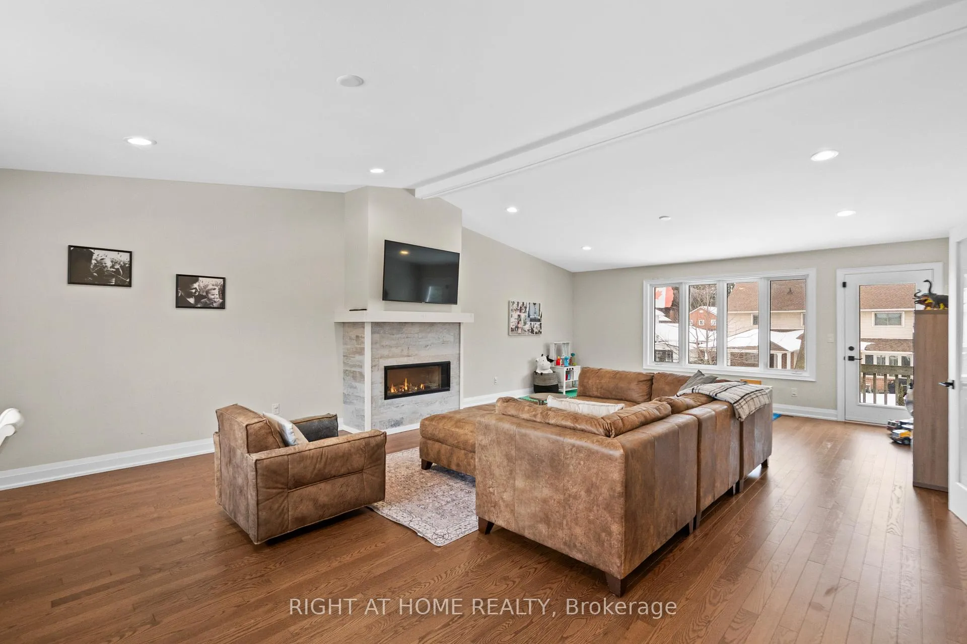 Photo 24 of 41 Amberly Boulevard, Hamilton, Ancaster — HOMEH