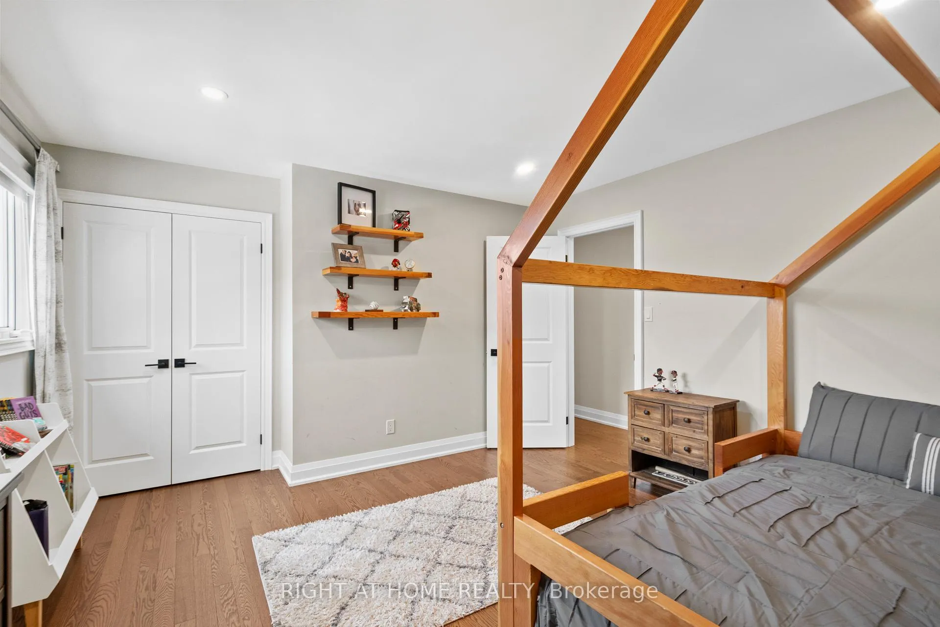 Photo 30 of 41 Amberly Boulevard, Hamilton, Ancaster — HOMEH