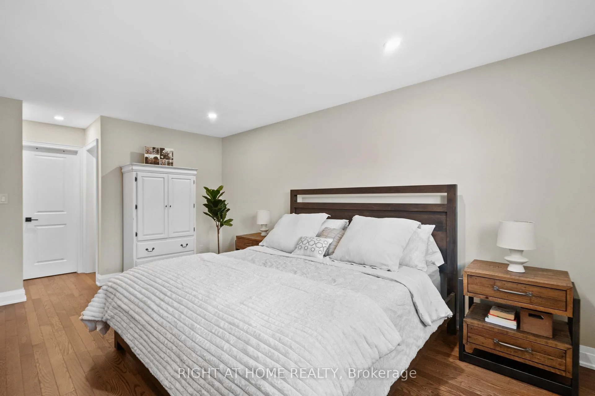 Photo 37 of 41 Amberly Boulevard, Hamilton, Ancaster — HOMEH