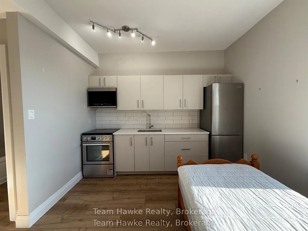 Photo 2 of Unit 5B, 521 Bay Street, Midland — HOMEH