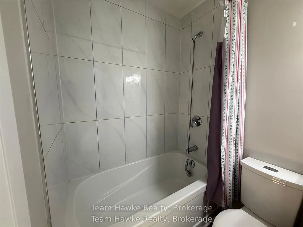 Photo 4 of Unit 5B, 521 Bay Street, Midland — HOMEH