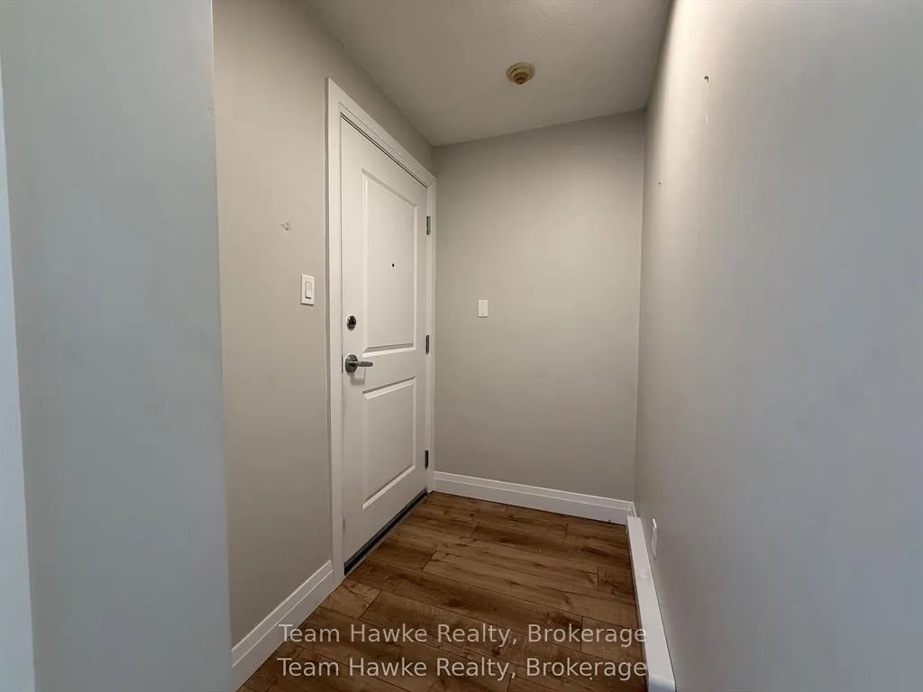Photo 8 of Unit 5B, 521 Bay Street, Midland — HOMEH