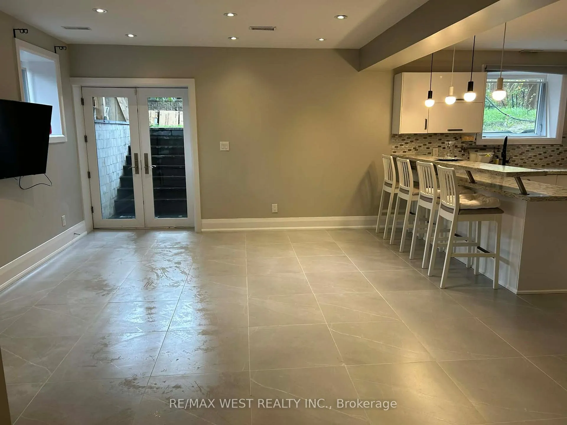 Photo 4 of Unit Basement, 1 Pagebrook Drive, Etobicoke, Humber Heights — HOMEH