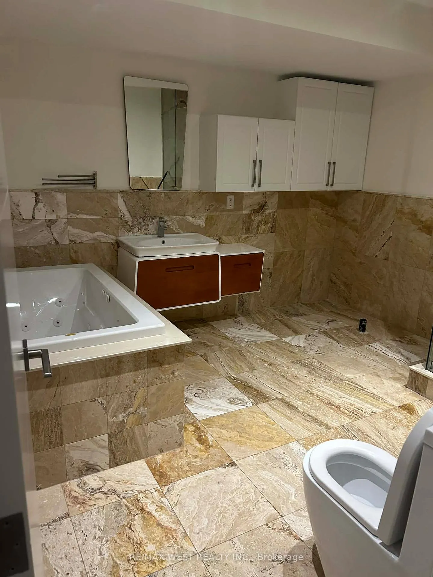 Photo 10 of Unit Basement, 1 Pagebrook Drive, Etobicoke, Humber Heights — HOMEH