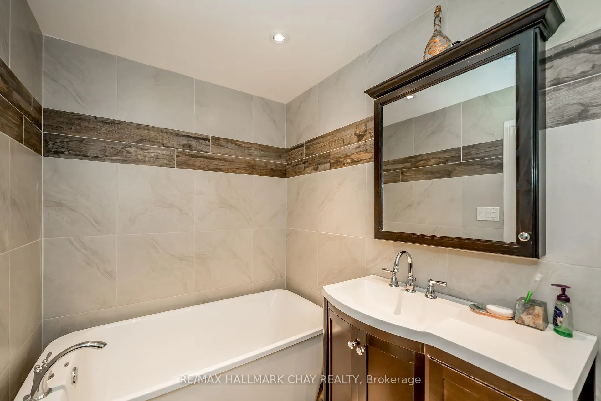 Photo 11 of 28 Brown Street, New Tecumseth, Tottenham — HOMEH