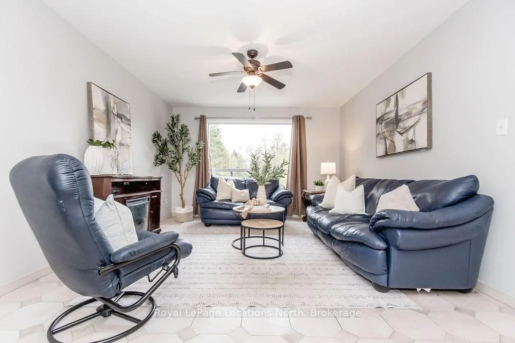 Photo 4 of 3 51st Street, Wasaga Beach — HOMEH