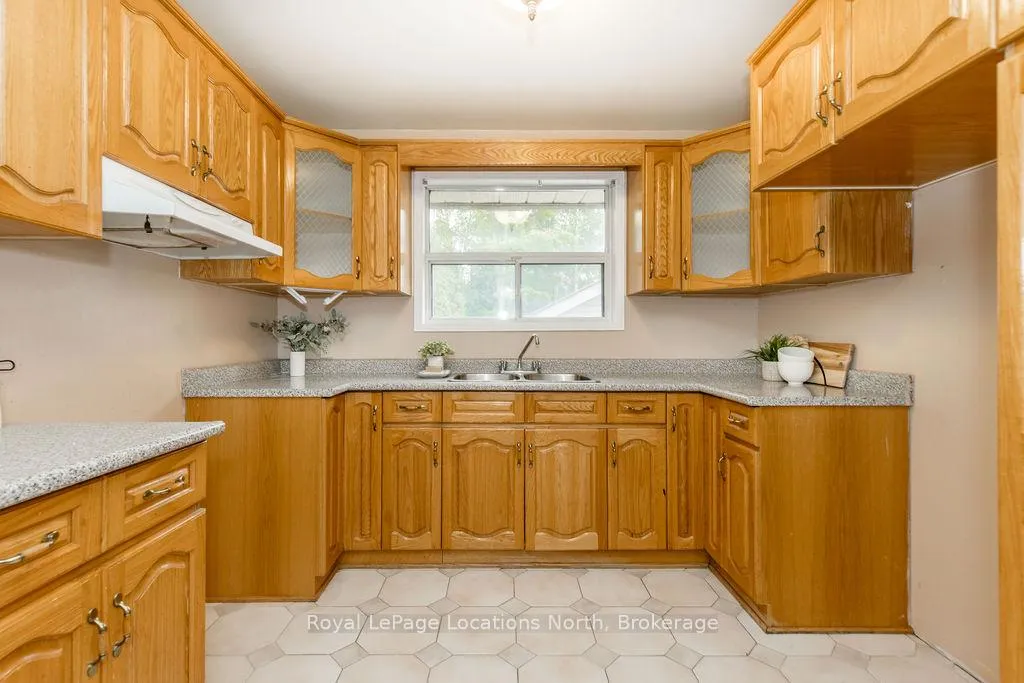 Photo 10 of 3 51st Street, Wasaga Beach — HOMEH