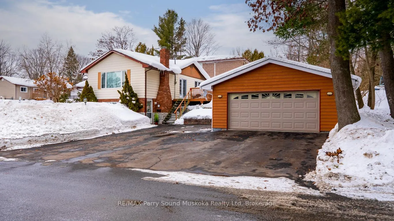 Photo 3 of 2 Laird Drive, Parry Sound — HOMEH