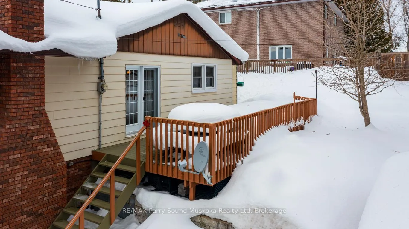 Photo 5 of 2 Laird Drive, Parry Sound — HOMEH