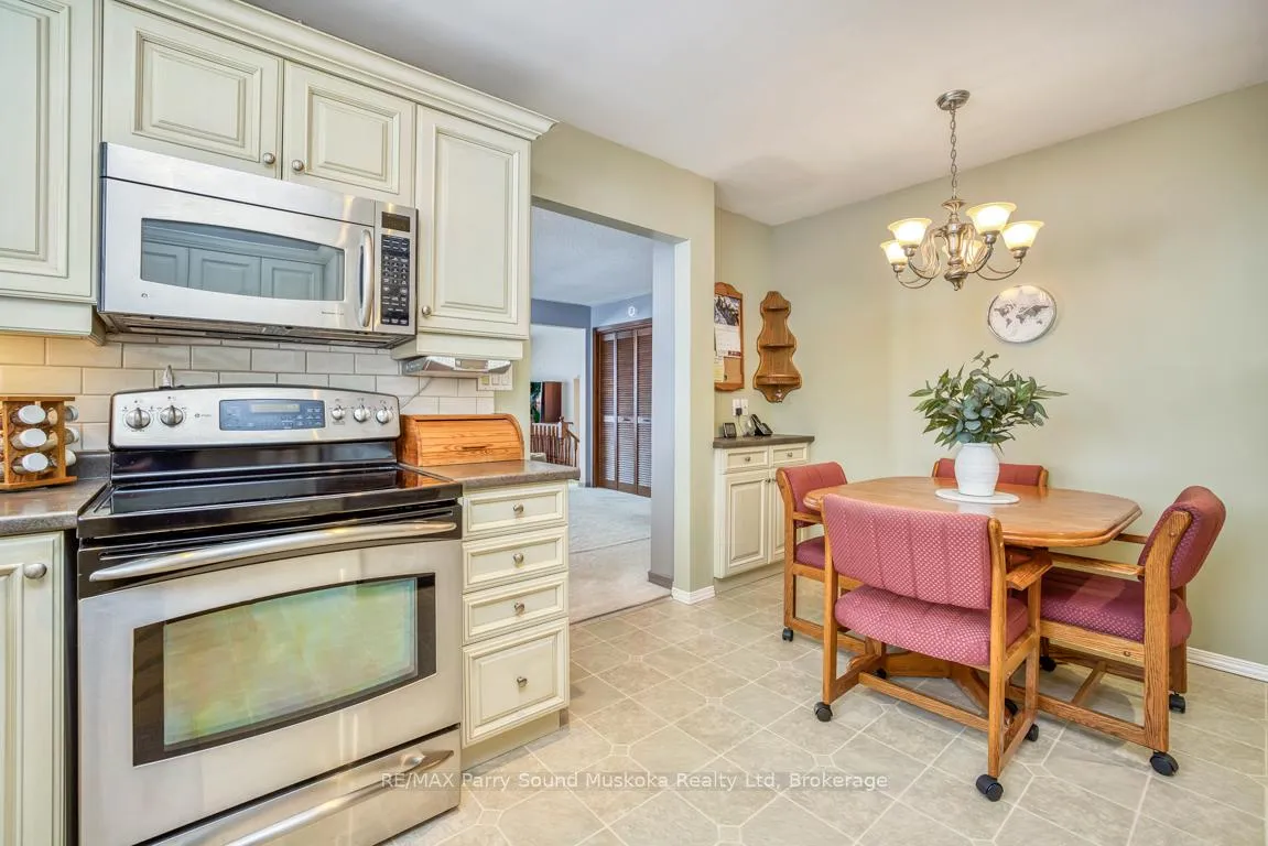 Photo 17 of 2 Laird Drive, Parry Sound — HOMEH