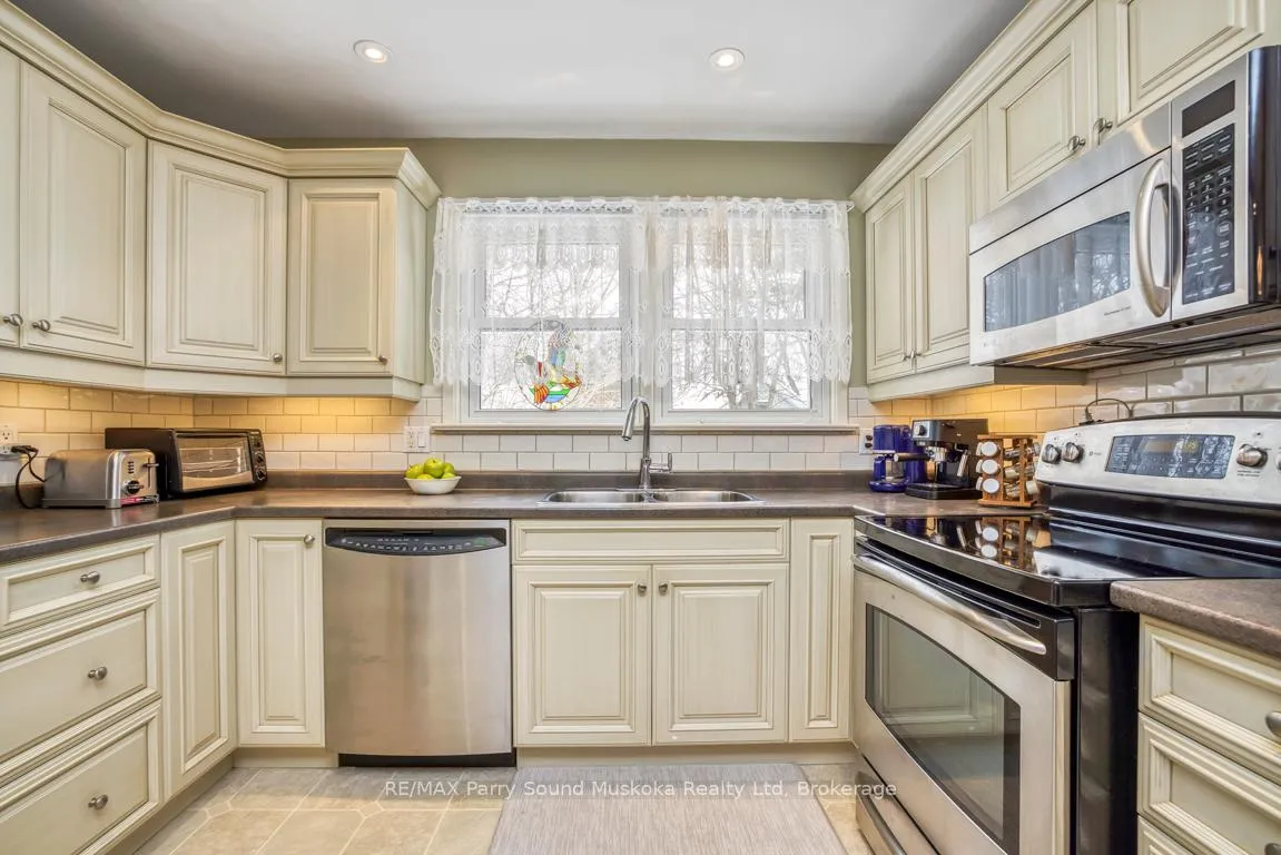 Photo 18 of 2 Laird Drive, Parry Sound — HOMEH