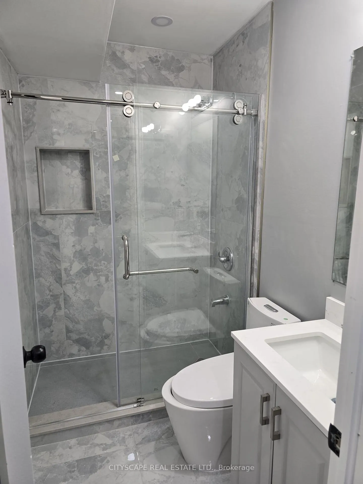 Photo 3 of 306 Bessborough Drive, Milton, Harrison — HOMEH