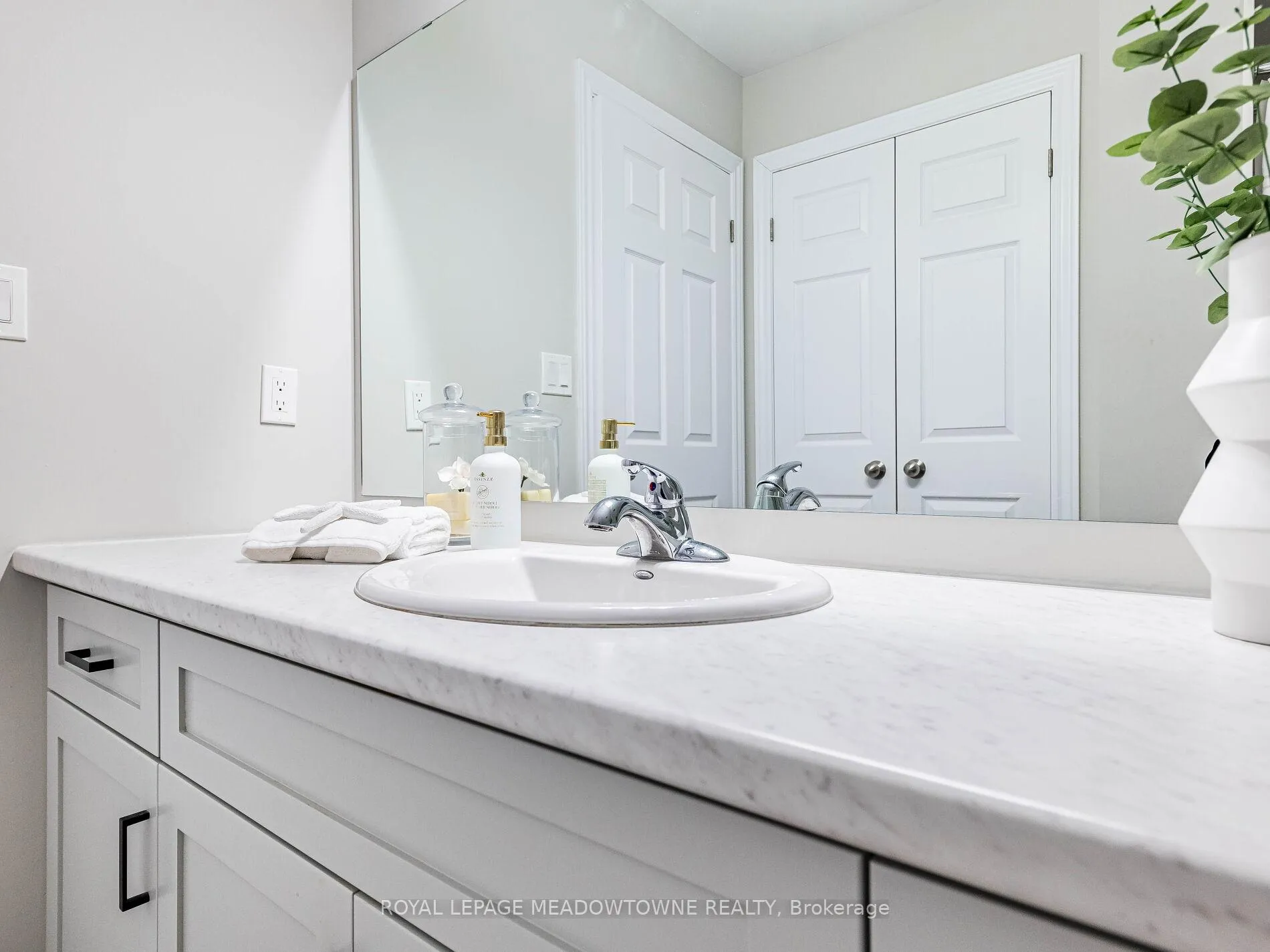 Photo 32 of Unit 7, 13 Braida Lane, Halton Hills, Acton — HOMEH
