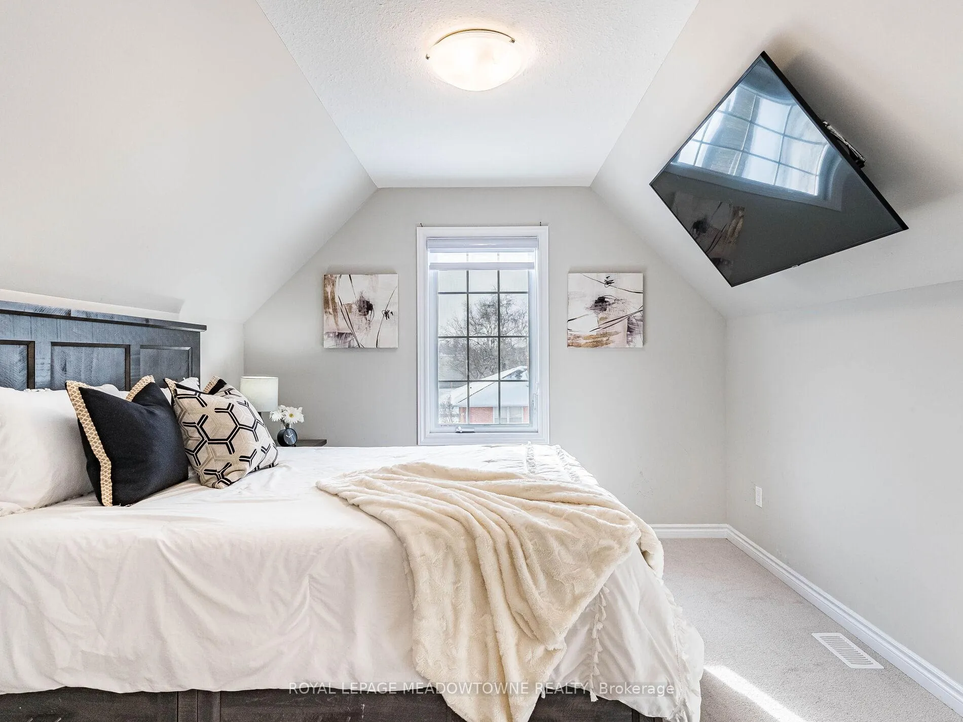 Photo 36 of Unit 7, 13 Braida Lane, Halton Hills, Acton — HOMEH
