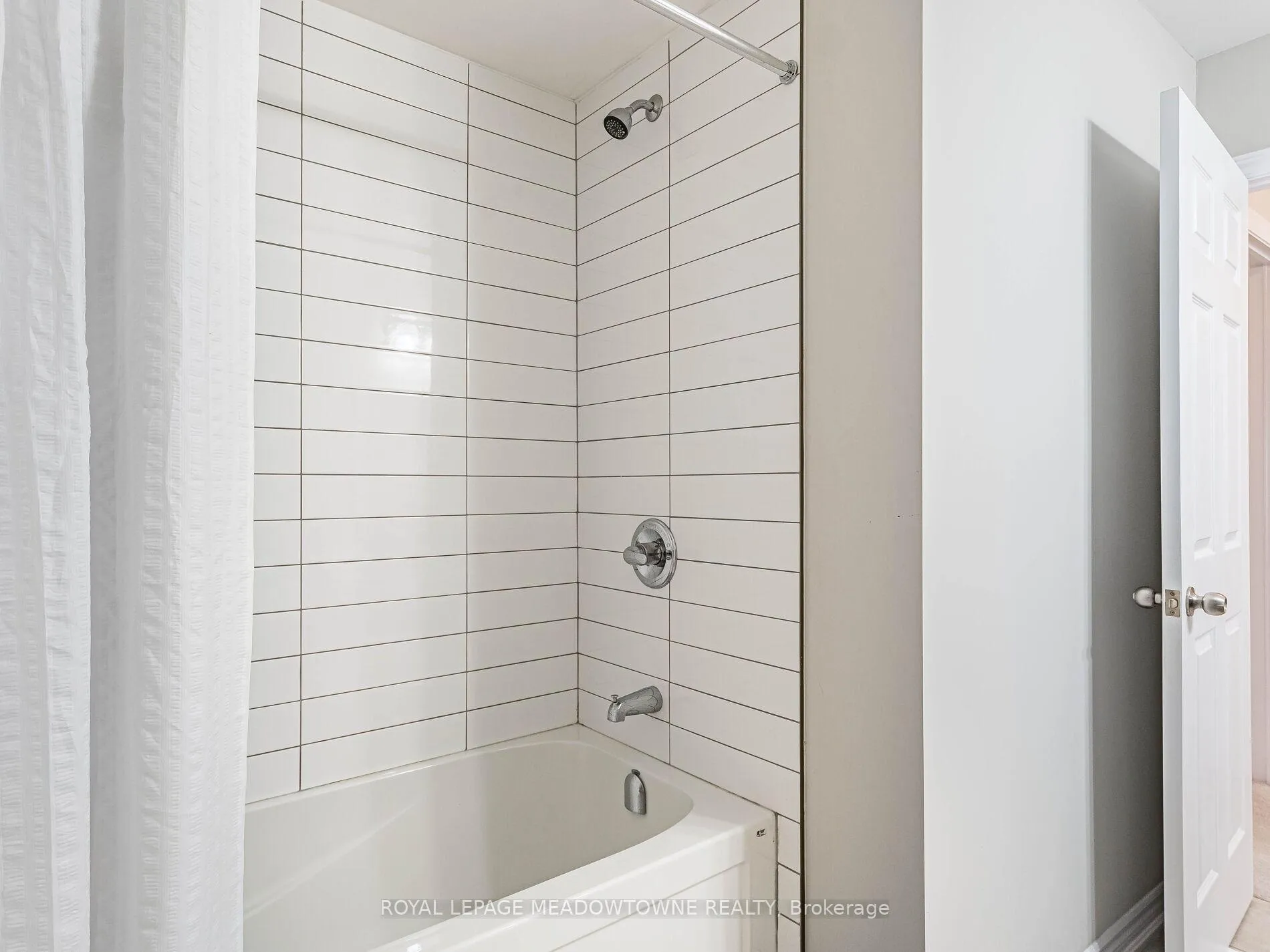 Photo 38 of Unit 7, 13 Braida Lane, Halton Hills, Acton — HOMEH